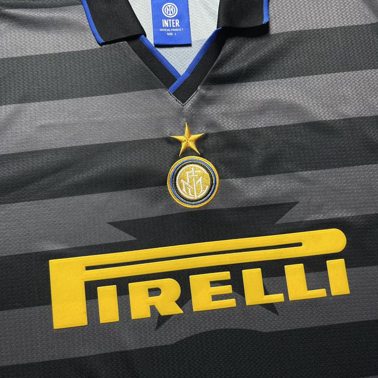Umbro INTER MILAN FOOTBALL SOCCER VINTAGE REPLICA JERSEY Size US L / EU 52-54 / 3 - 3 Thumbnail