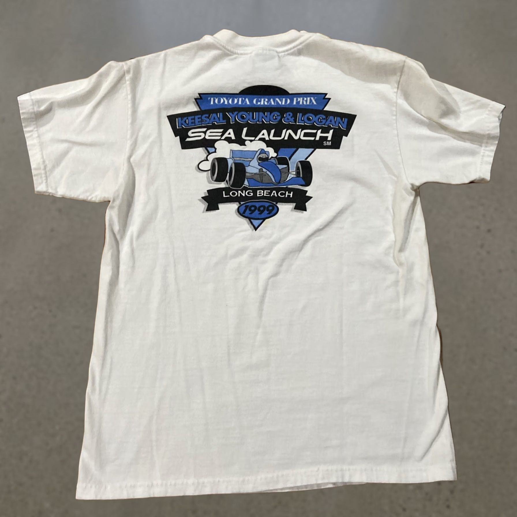 Gildan VINTAGE Gildan Shirt Mens M VTG Long Beach Grand Prix 1999 Racing Toyota Start Your Engines White Short Sleeve Crew Neck T-Shirt Cotton Regular Mens Size US M / EU 48-50 / 2 - 1 Thumbnail