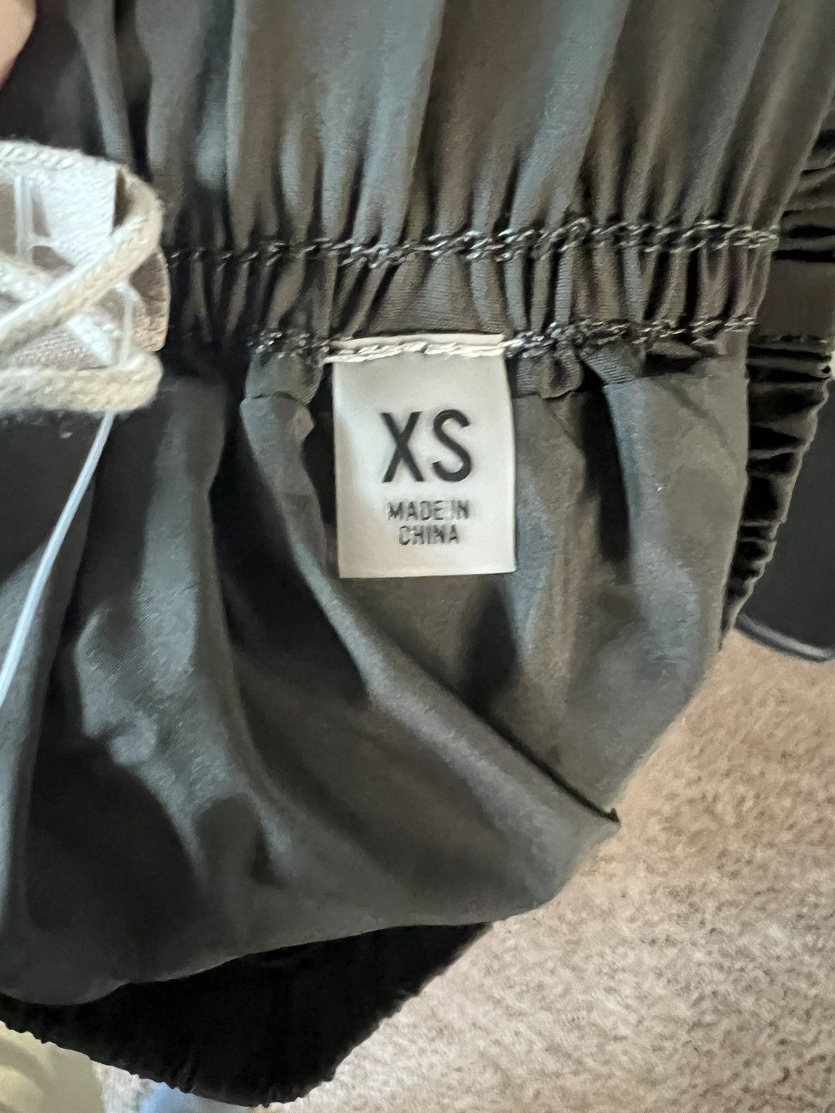 Essentials × Fear of God Off Black Essentials Fear of God Women’s shorts size XS Size 24" / US 00 / IT 34 - 3 Thumbnail