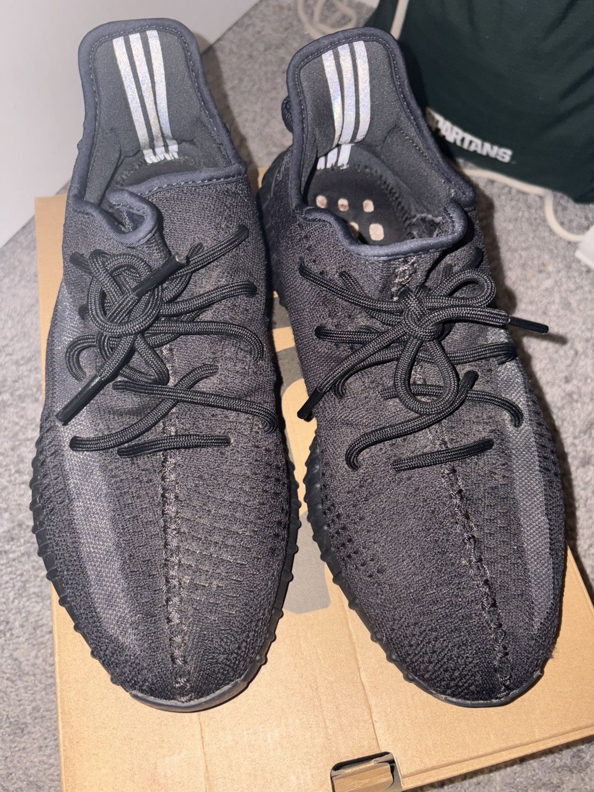 Yeezy Yeezy Boost 350 V2 onyx color way Size US 11 / EU 44 - 5 Thumbnail