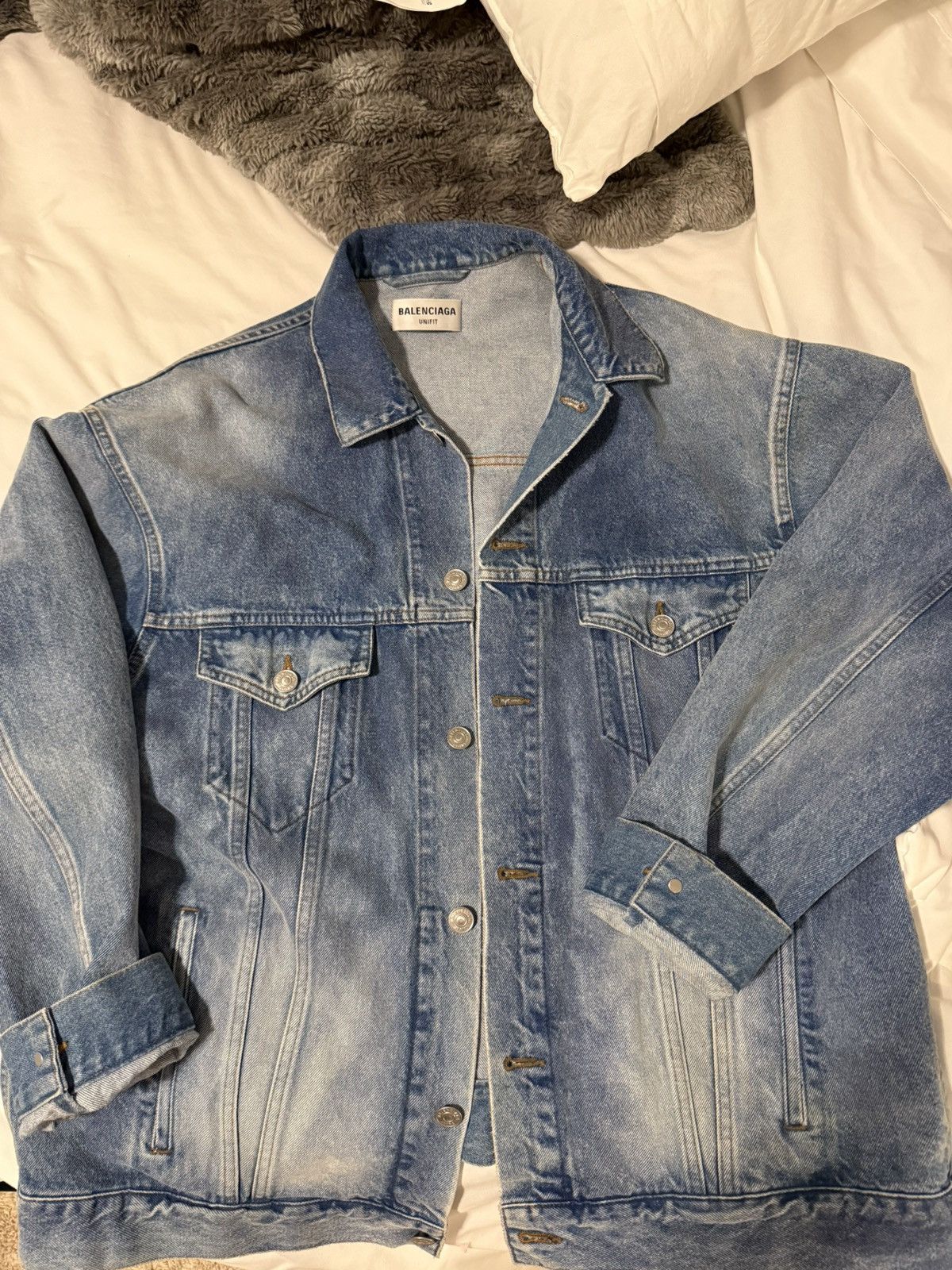 Balenciaga Balenciaga BB sprayed denim jacket Size US S / EU 44-46 / 1 - 4 Thumbnail
