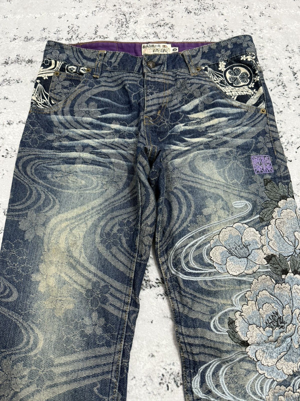 Karakuri Tamashii Vintage Karakuri Tamashi Sakura Embroidered Mini Flare Denim Size US 28 / EU 44 - 3 Thumbnail