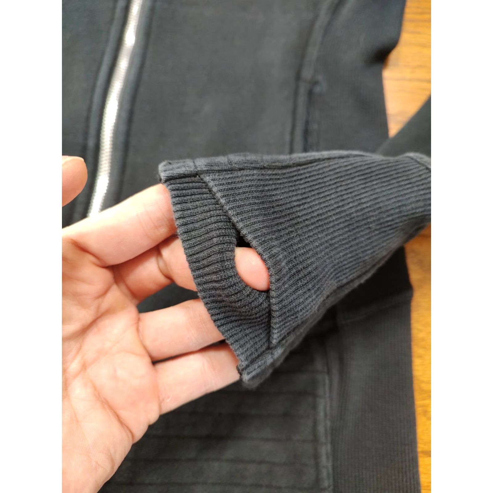 Lululemon Lululemon Jacket Womens 4 Black Radiant Jacket Thumbholes Full Zip Yoga Size S / US 4 / IT 40 - 3 Thumbnail