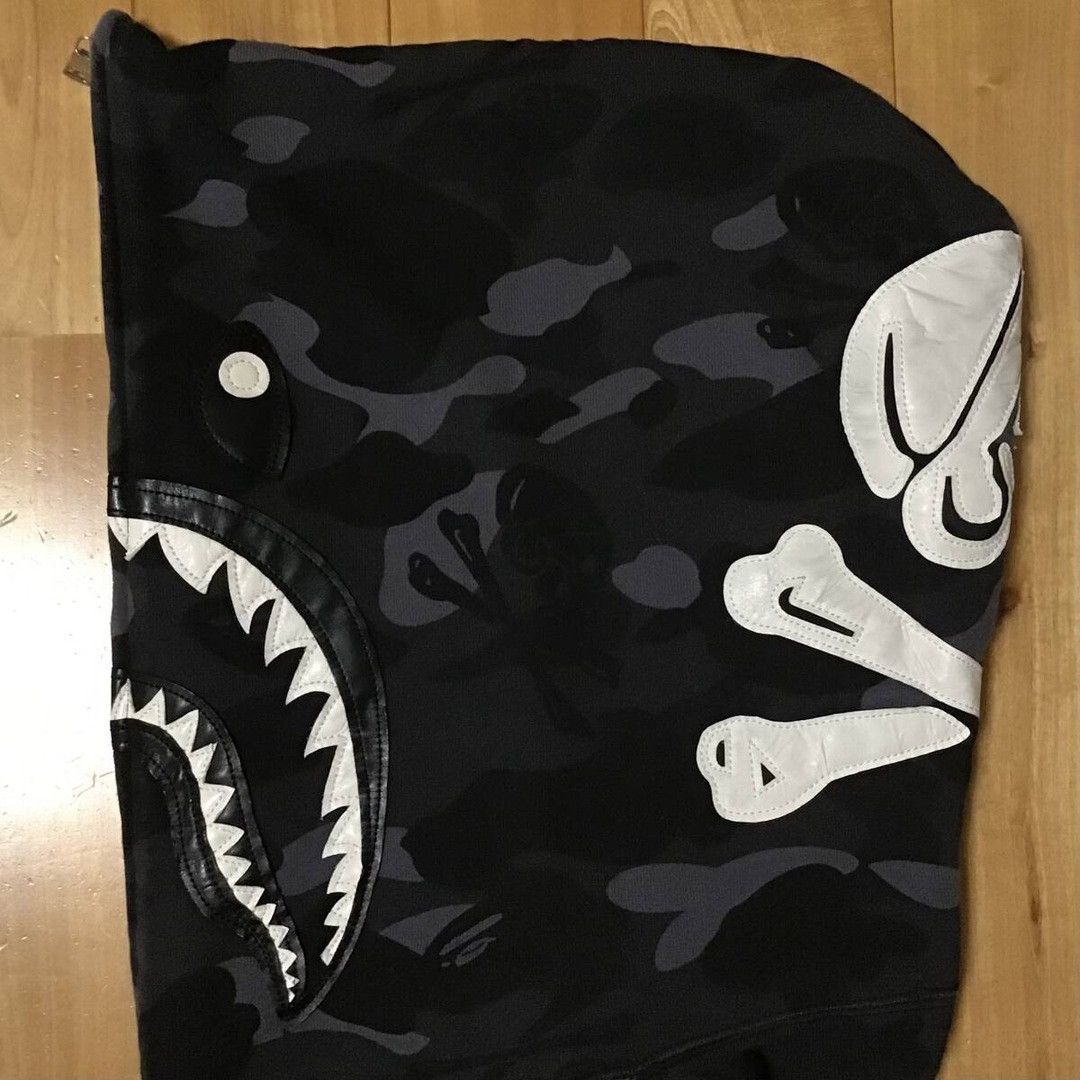 Bape × Neighborhood NEIGHBORHOOD × BAPE CAMO Shark FULL ZIP HOODIE Skull APE Size US XXL / EU 58 / 5 - 5 Thumbnail