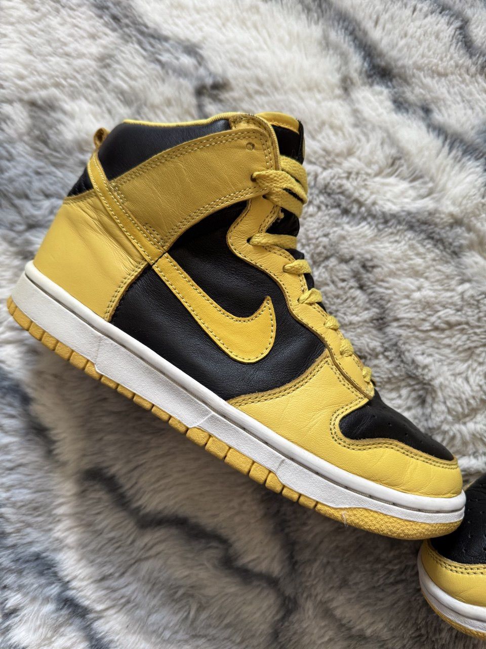 Nike VINTAGE NIKE DUNK HIGH GOLDENROD IOWA 2002 Size US 7 / EU 40 - 3 Thumbnail