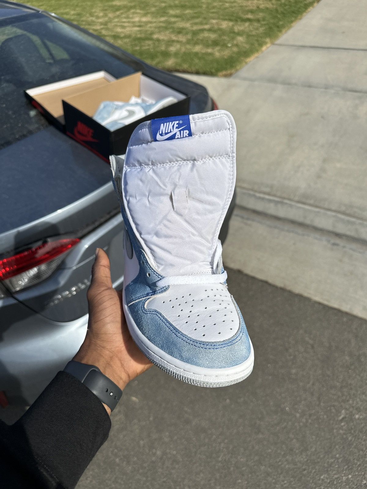 Jordan Brand Jordan 1 hyper royal Size US 11 / EU 44 - 12 Thumbnail