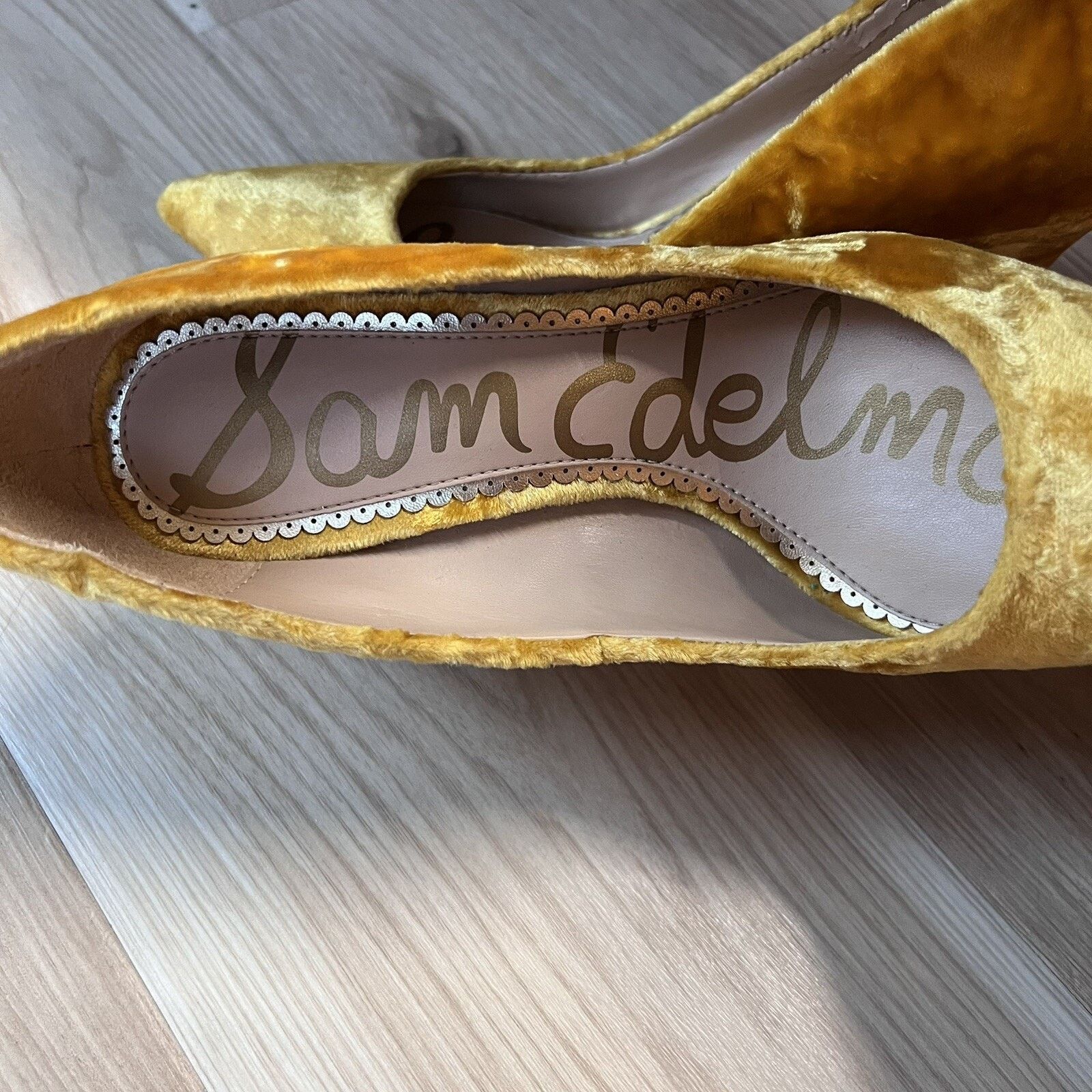 Sam Edelman Sam Edelman “Hazel” Velvet 6M Pointed Toe Gold Pump Stiletto Size US 6 / IT 36 - 5 Thumbnail