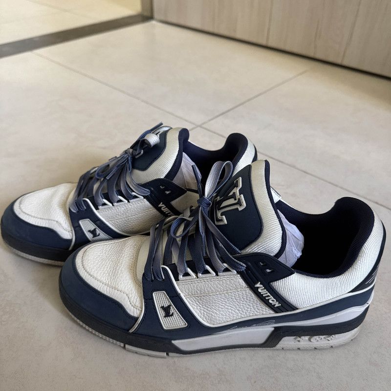 Louis Vuitton Trainer Low-Top Sneakers in White and Blue 0079