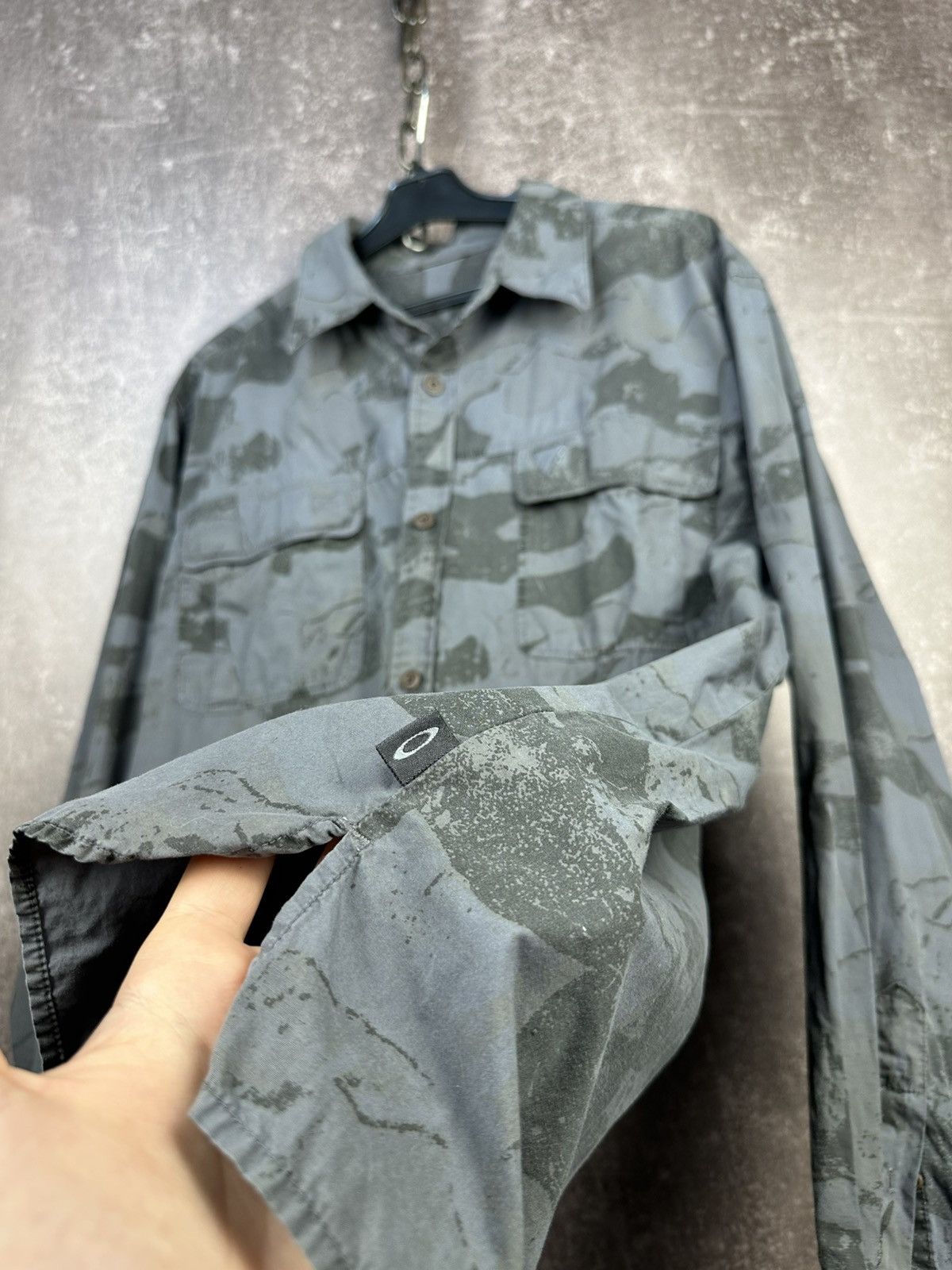 Oakley Rare Vintage Oakley Avant Garde Abstract Button Up Shirt Size US XL / EU 56 / 4 - 3 Thumbnail