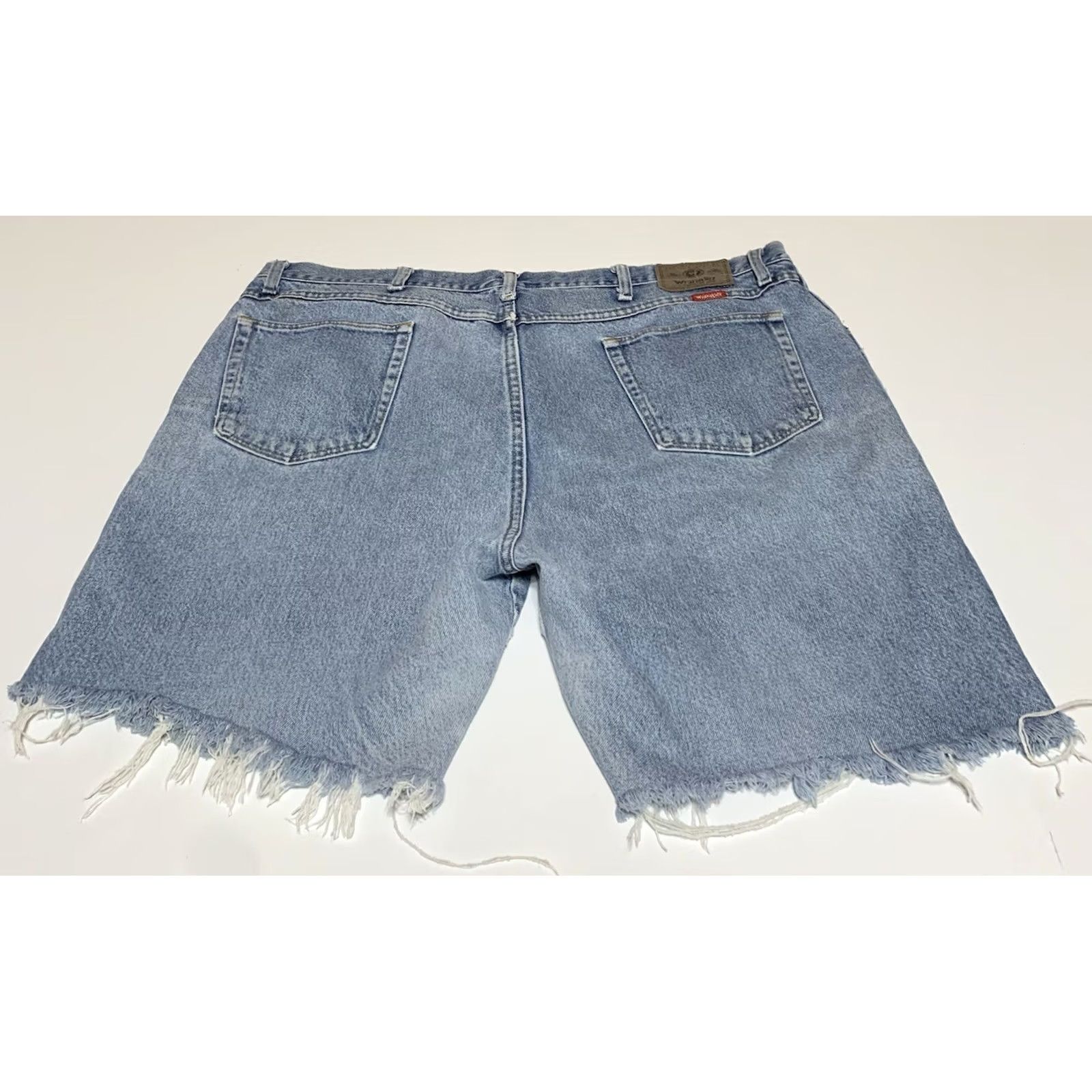 Wrangler Wrangler Cut Off Denim Blue Jean Shorts Size 44x8 Men’s Women’s Distressed Casual Blue 8 in Inseam USA 100% Cotton Size 30" / US 8 / IT 44 - 2 Thumbnail