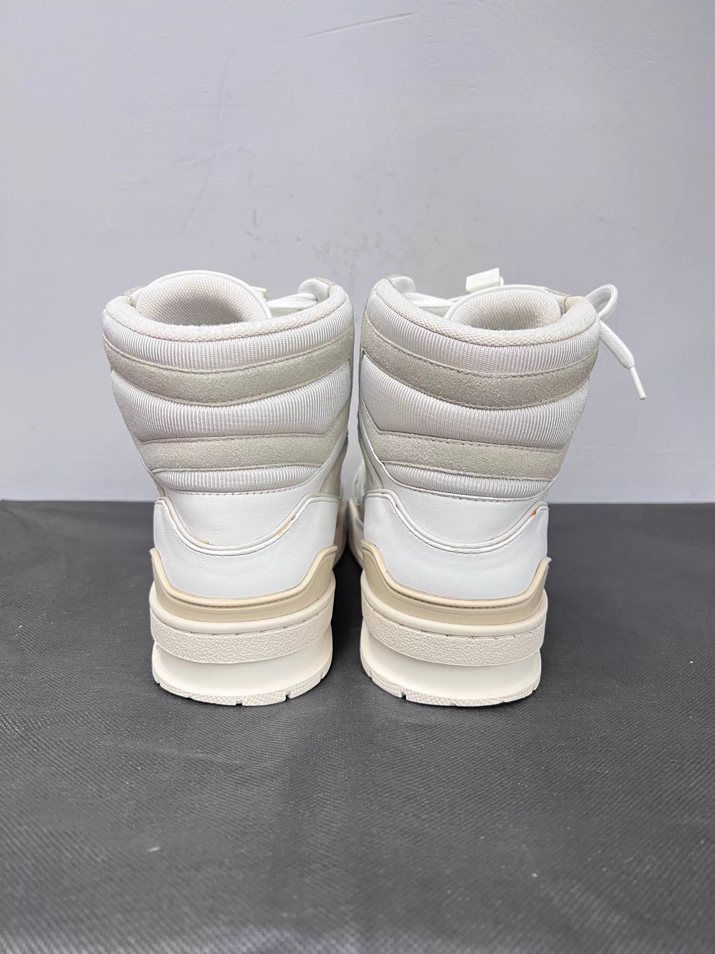 Louis Vuitton Louis Vuitton Trainer Gray White High Top US 6.5 / EU 40.5 Size US 7.5 / EU 40-41 - 3 Thumbnail