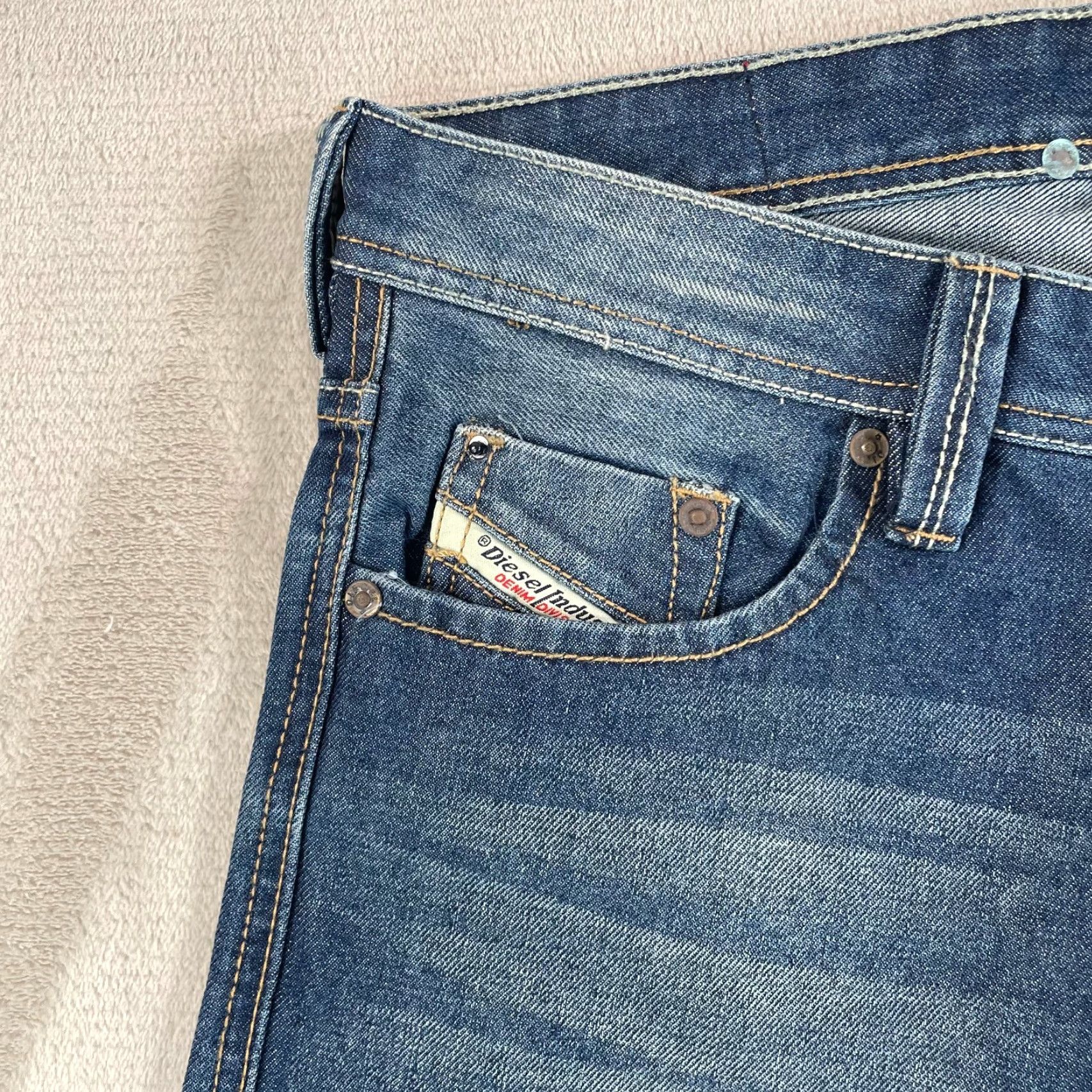 Diesel Diesel LARKEE Regular Straight Jeans Men 30x32 Blue 0806P Denim NWT Size US 30 / EU 46 - 3 Thumbnail