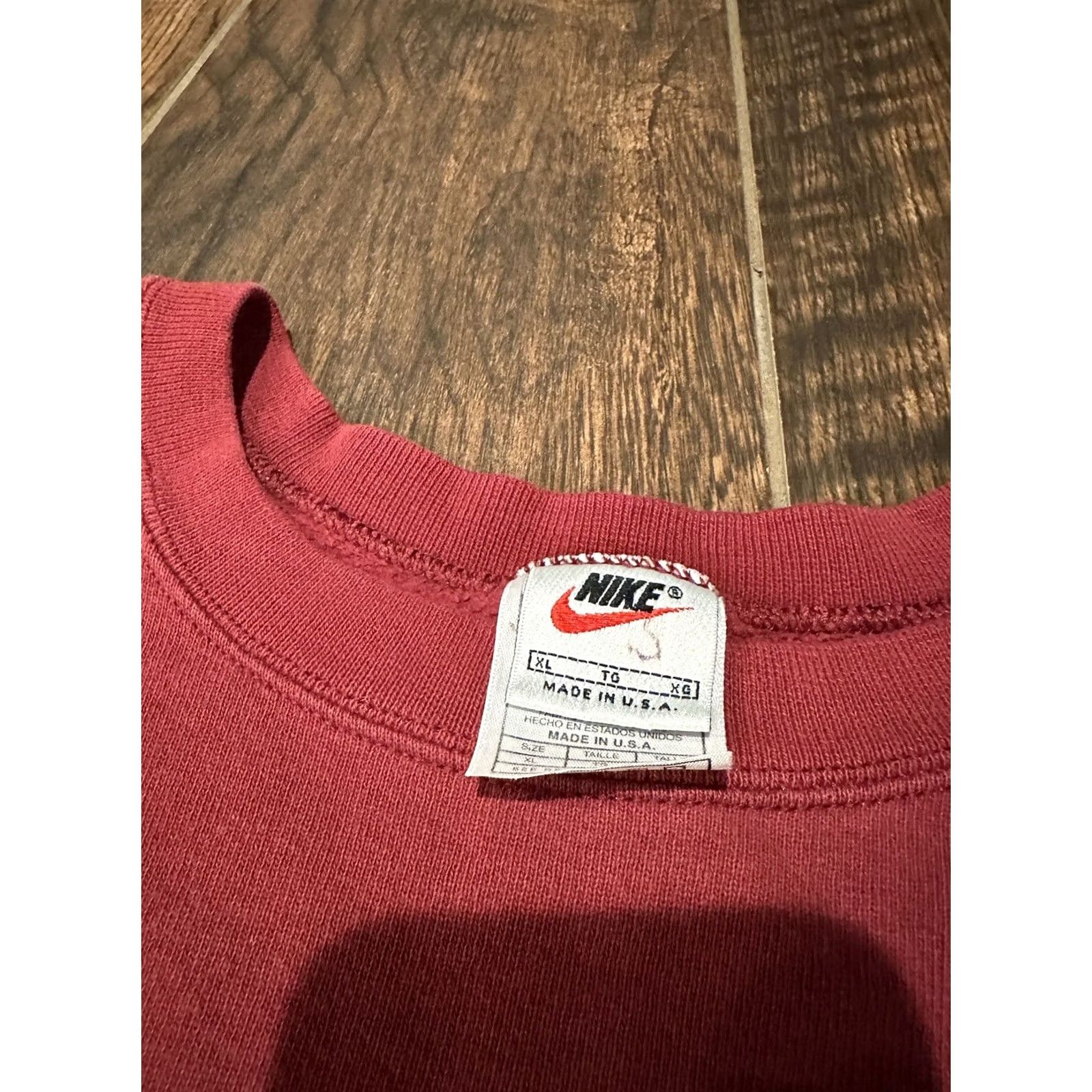 Nike VINTAGE Nike Swoosh Sweatshirt Crewneck XL red Embroidered USA Mens Size US XL / EU 56 / 4 - 6 Thumbnail