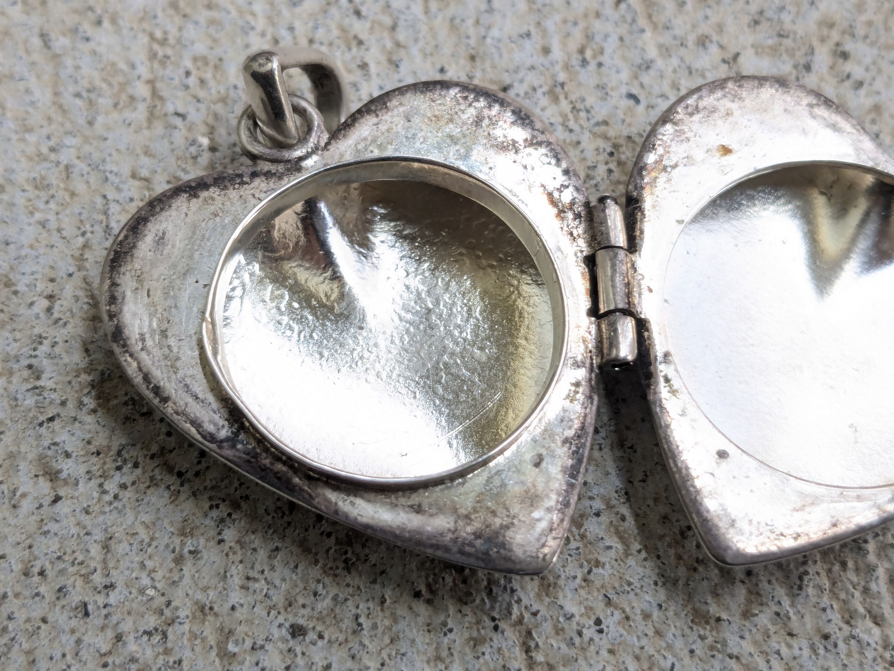 Jewelry Vintage Sterling Silver Heart Pendant Locket Picture Size ONE SIZE - 5 Thumbnail