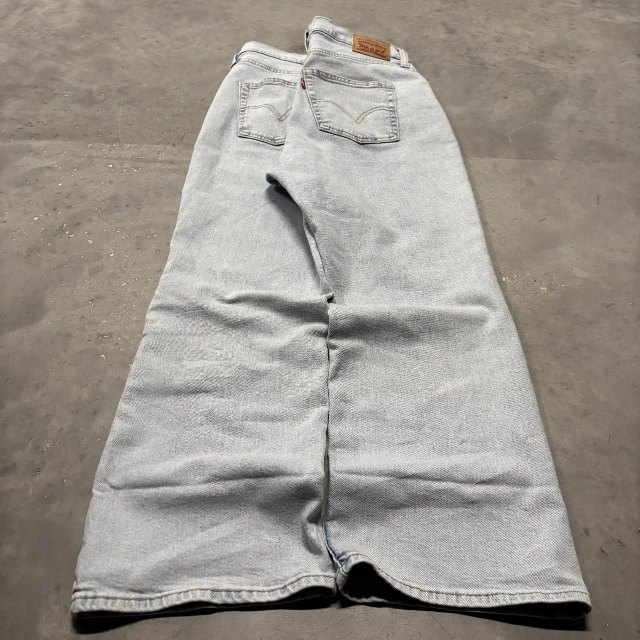 Japanese Brand × Vintage Crazy Vintage Y2K/2000s Light Wash Levi’s Essential Denim Jeans! Size US 31 - 4 Thumbnail