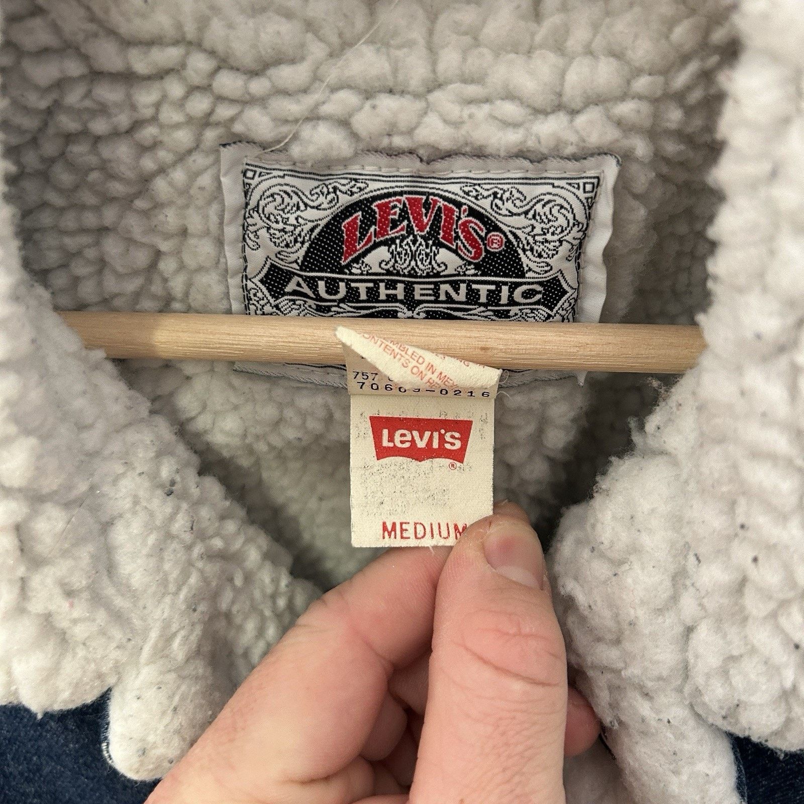 Levi's Vintage Levi's Sherpa-Lined Denim Trucker Jacket “Dark Wash” Size US M / EU 48-50 / 2 - 7 Thumbnail