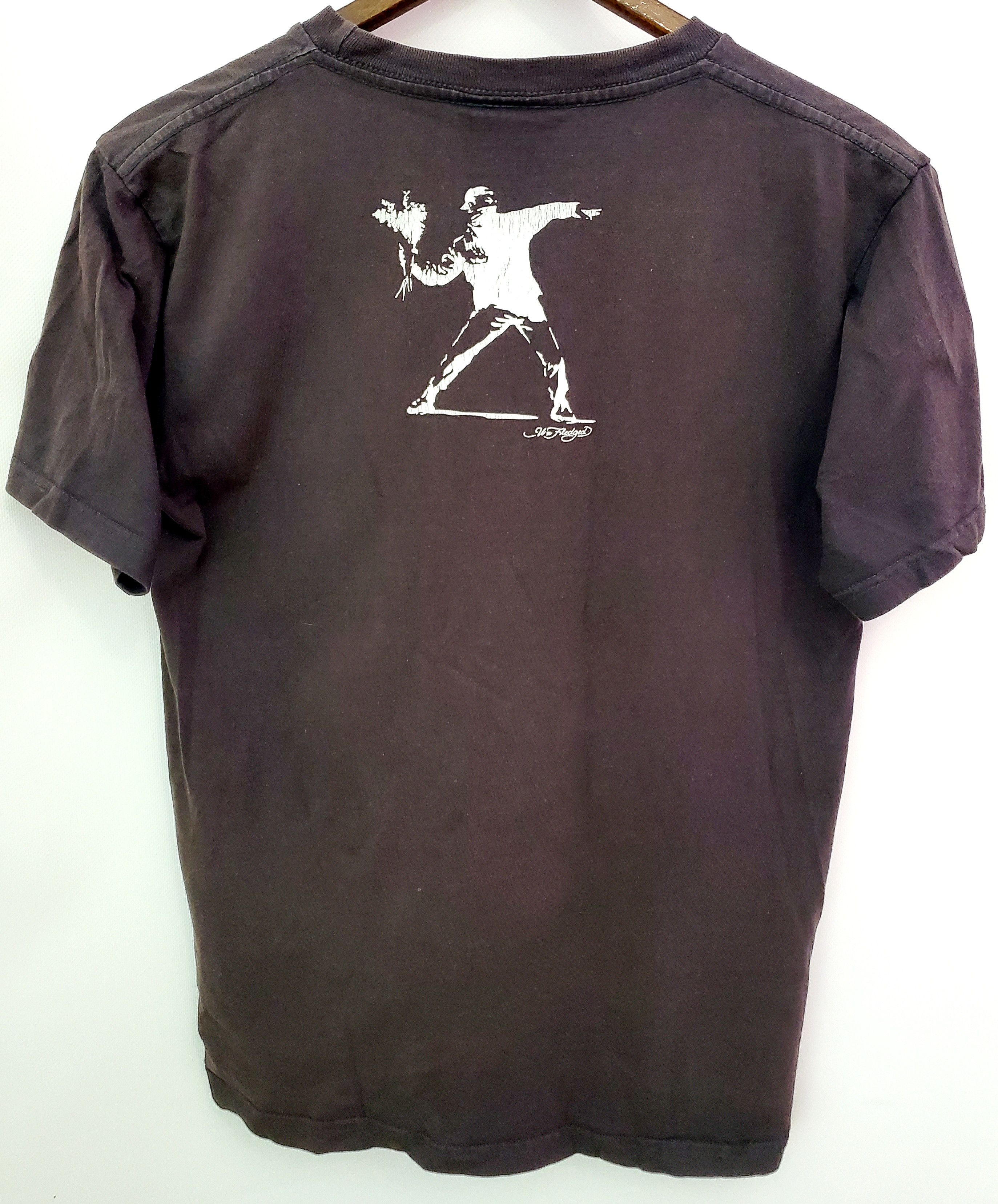 Vintage Vintage Y2k 00s Banksy Street Art Flower Boy Tshirt Hype M Size US M / EU 48-50 / 2 - 3 Thumbnail