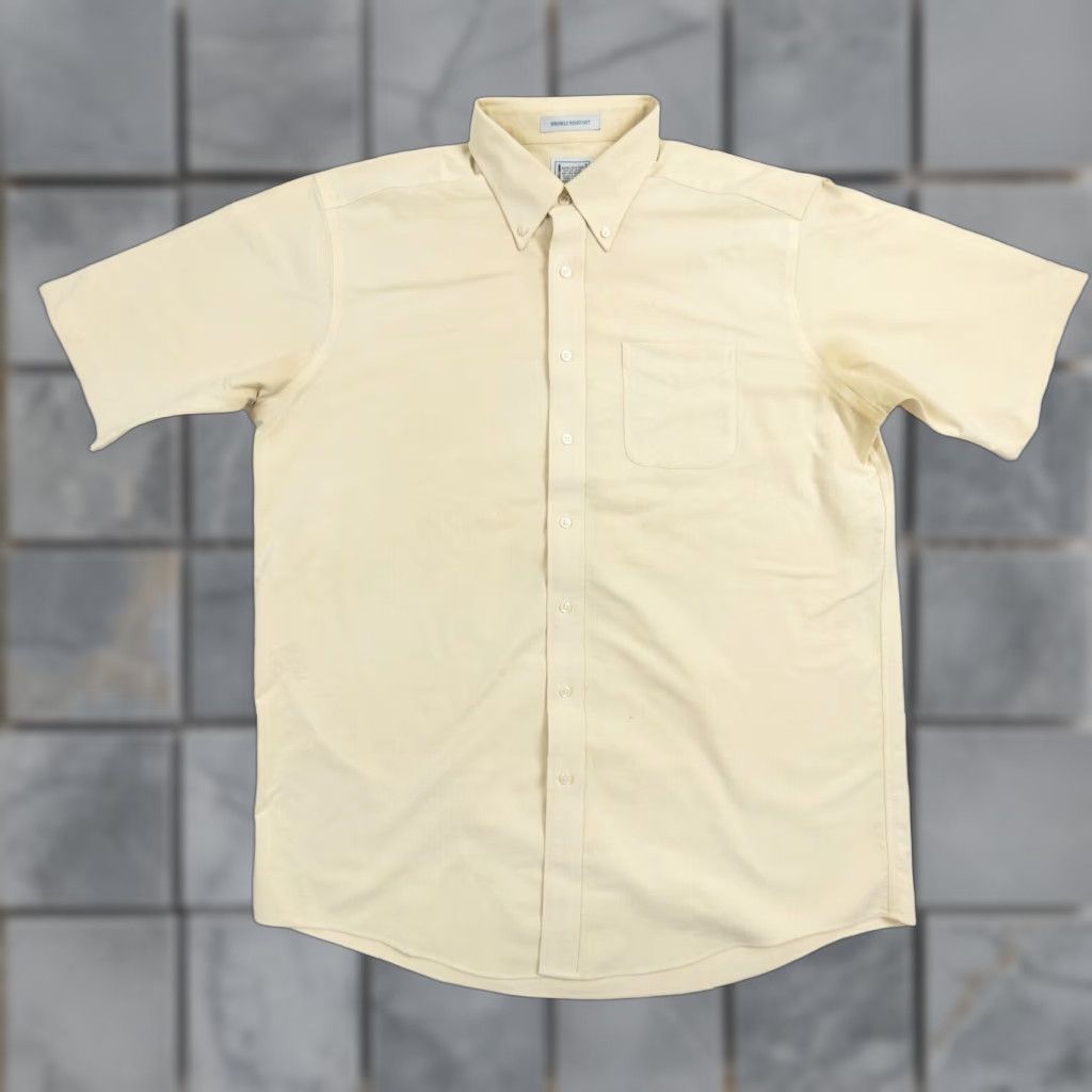Vintage L.L. Bean Men’s Button-Up Shirt 17 Tall Yellow Short Sleeve Wrinkle Resistant Casual Business 1900s Preppy Mens Size US XL / EU 56 / 4 - 1 Thumbnail