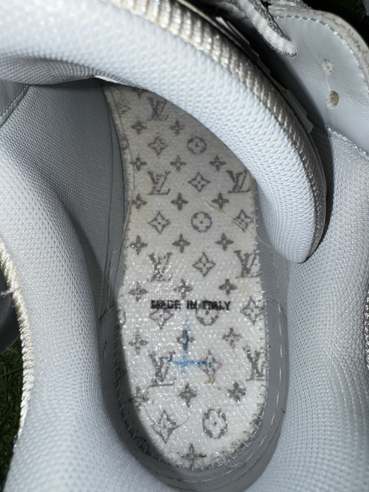 Louis Vuitton Louis Vuitton x Virgil Abloh White/Cream Sneakers Size US 9.5 / EU 42-43 - 9 Thumbnail