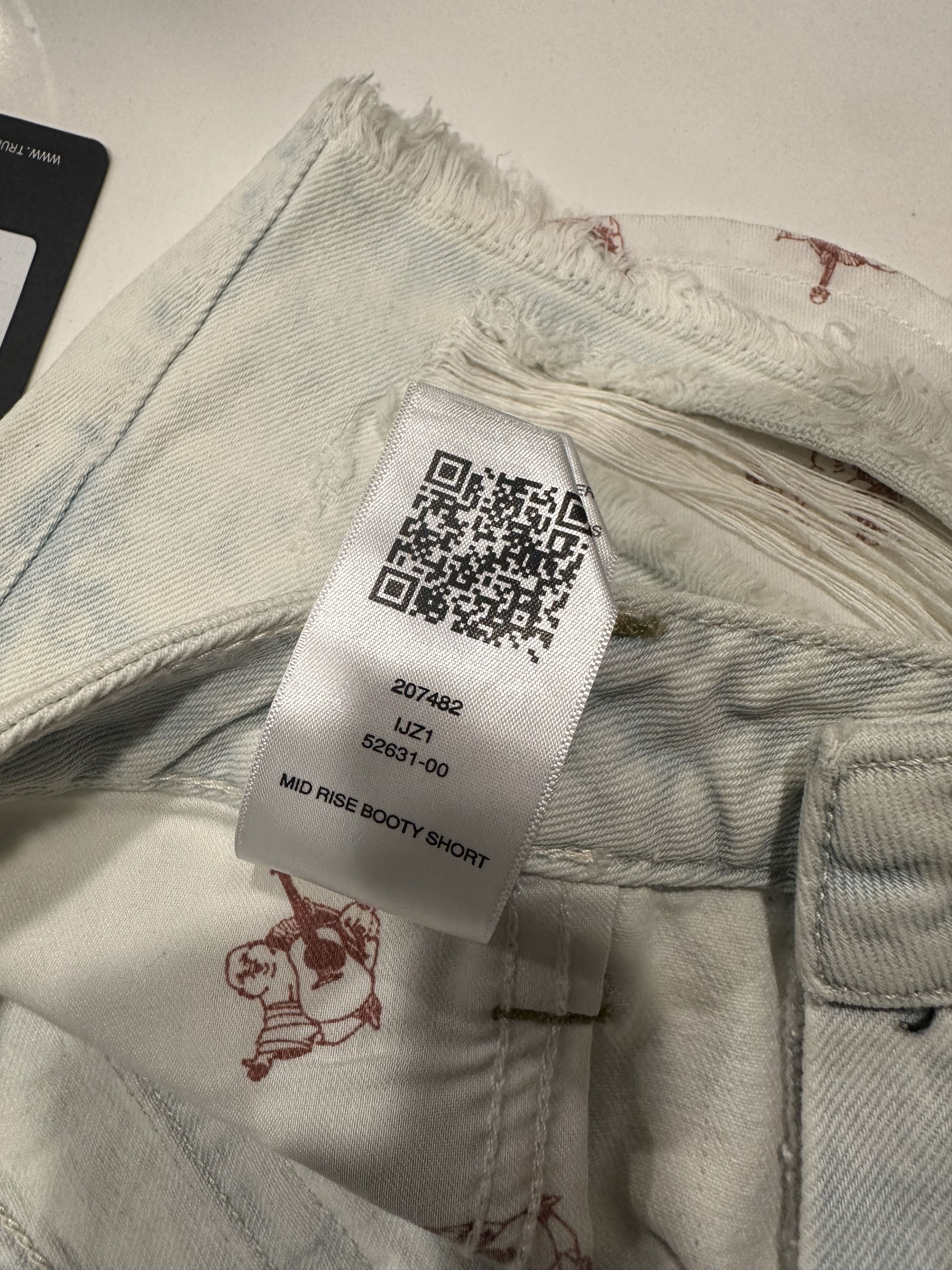 True Religion Gal W Destroy Mid Rise Booty Short Size 25" / US 0 / IT 36 - 5 Thumbnail