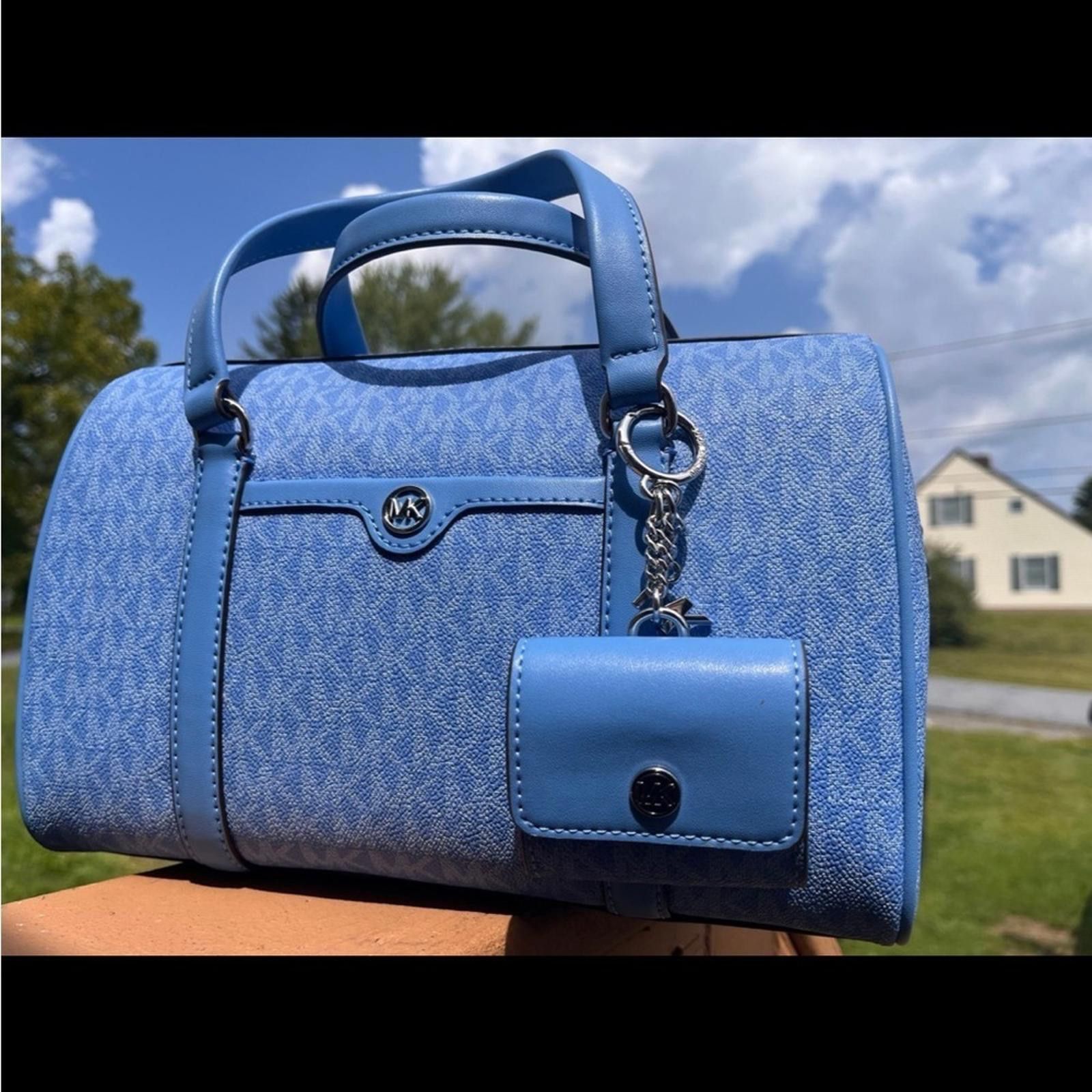 Michael Kors Michael Kors South Pacific Signature Print Blue Airpod Case Size ONE SIZE - 4 Thumbnail