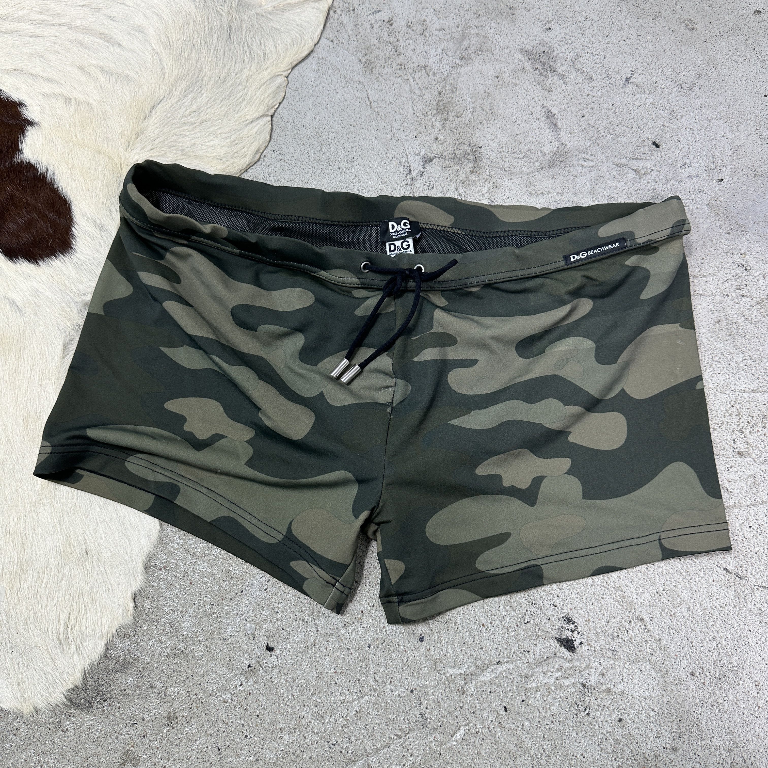 Dolce & Gabbana Vintage Micro Shorts Dolce & Gabbana Camo Print Shorts 00s Size 27" / US 4 / IT 40 - 2 Thumbnail