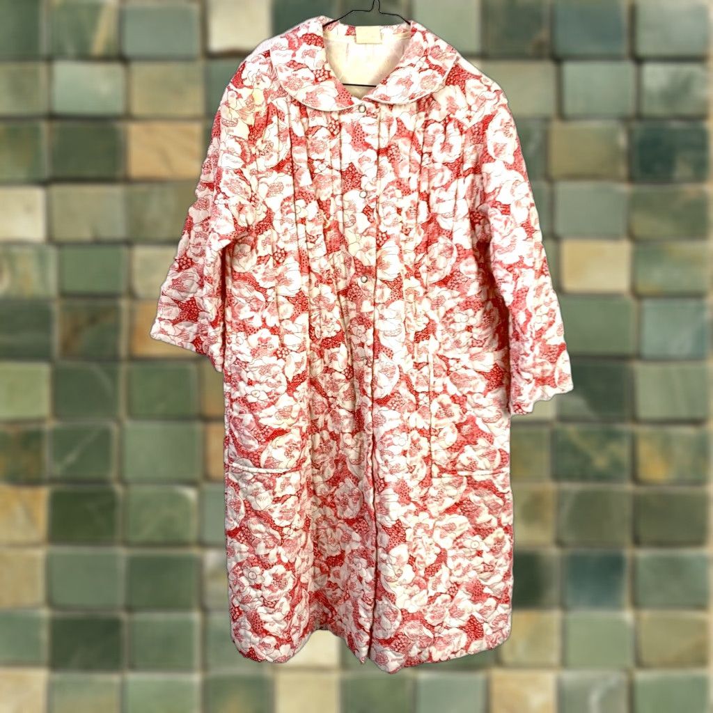 Vintage VINTAGE Mod Floral Red White Button Quilted Long Robe Size 18 Size ONE SIZE - 1 Thumbnail