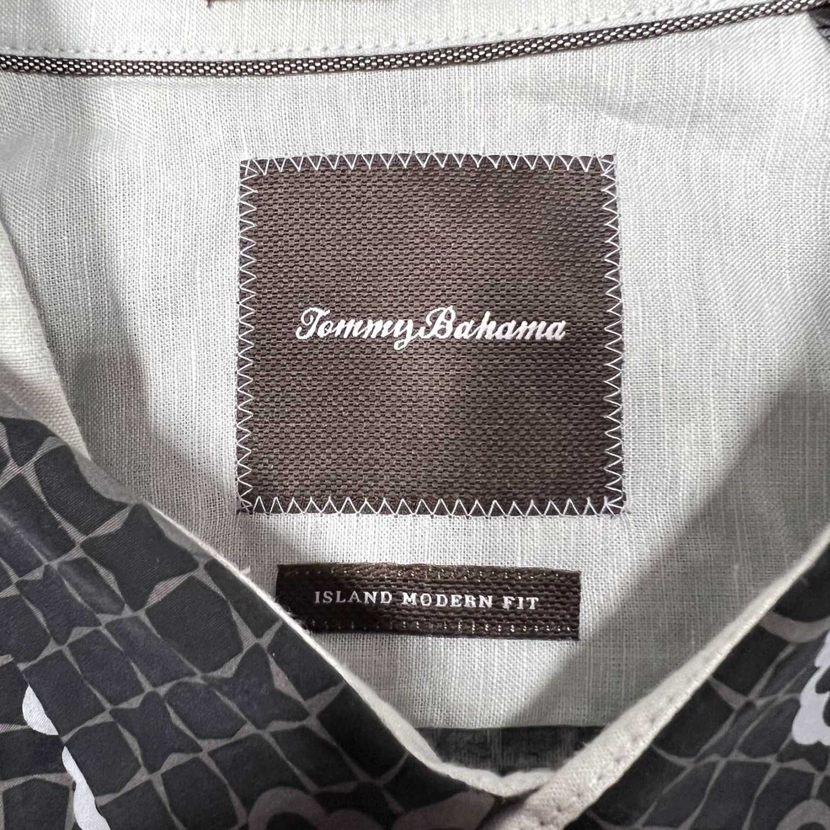 Tommy Bahama Tommy Bahama Shirt XL Black Hawaiian Button-Up Short Sleeve Collared Silk Cotton Spandex Floral Hibiscus Size US XL / EU 56 / 4 - 6 Thumbnail