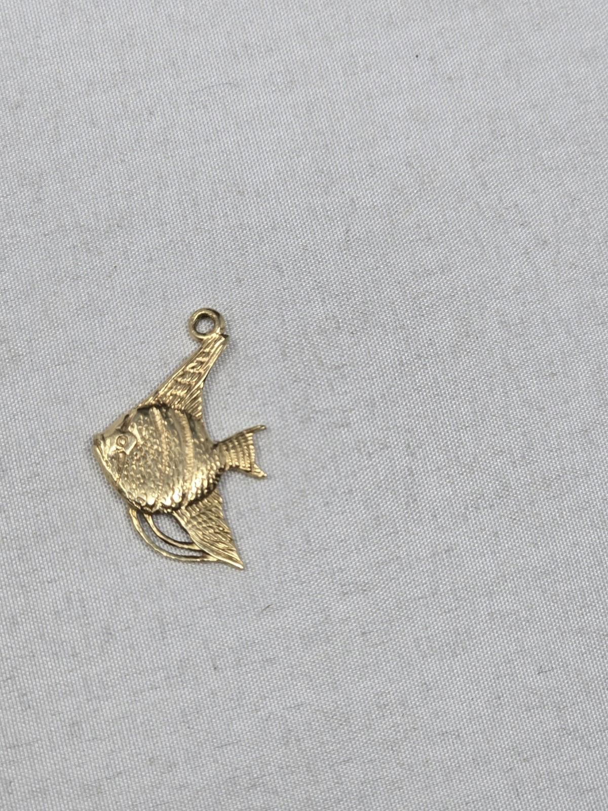 The Unbranded Brand 14K Gold Angelfish Charm Pendant Vintage Style Size ONE SIZE - 6 Thumbnail
