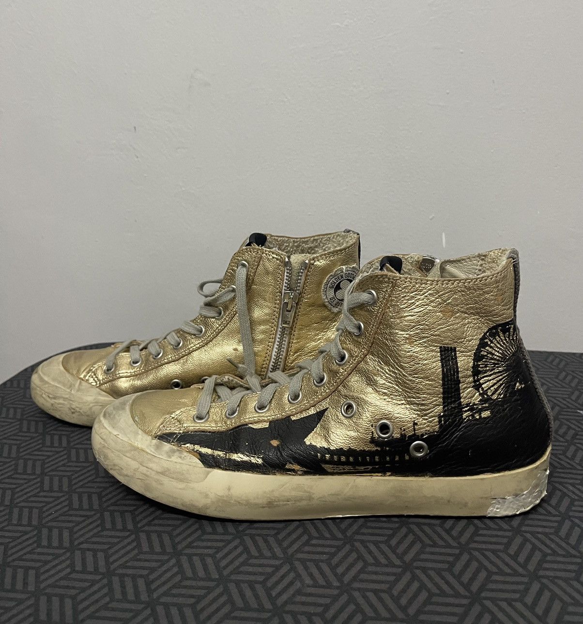 Golden Goose GOLD FRANCY GOLDEN GOOSE ITALY Size US 10 / IT 40 - 1 Thumbnail