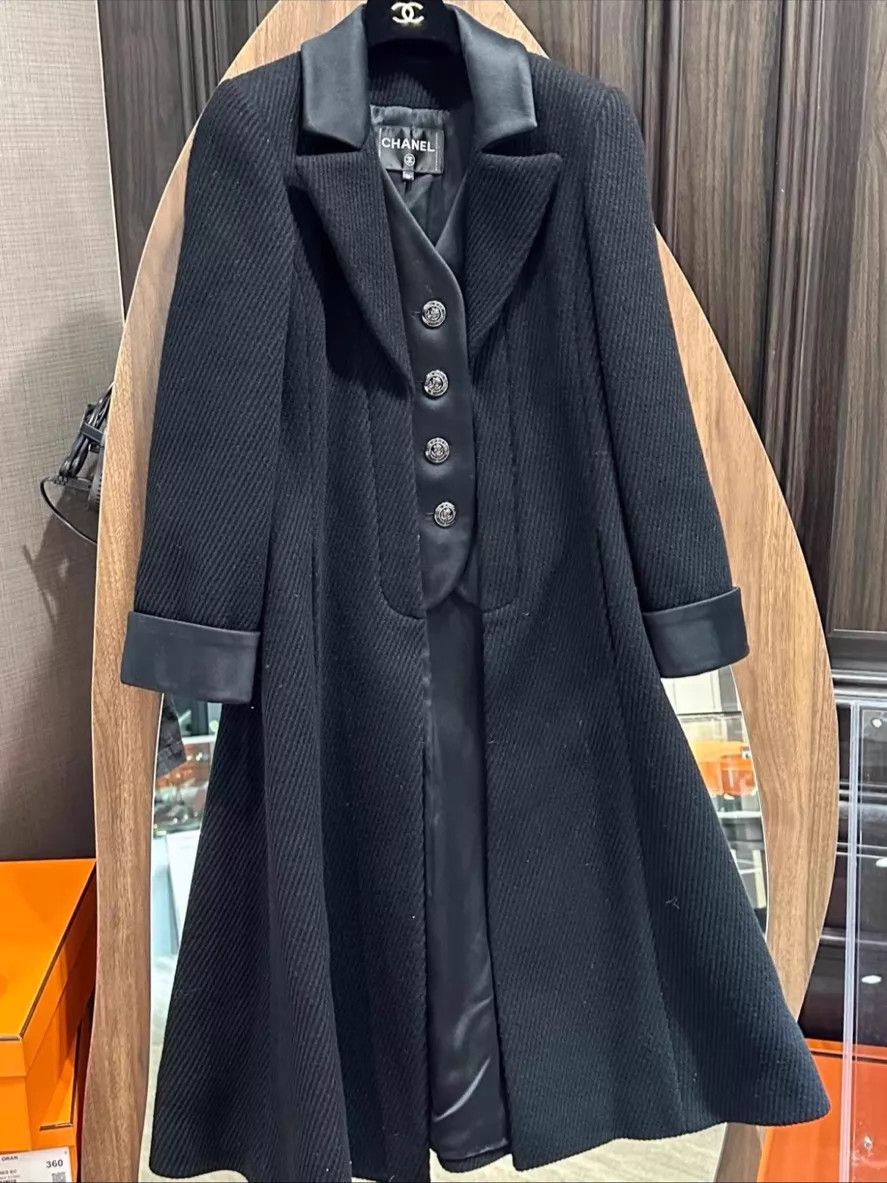 Chanel Chanel Women's Classic Jacket Size XL / US 12-14 / IT 48-50 - 1 Thumbnail