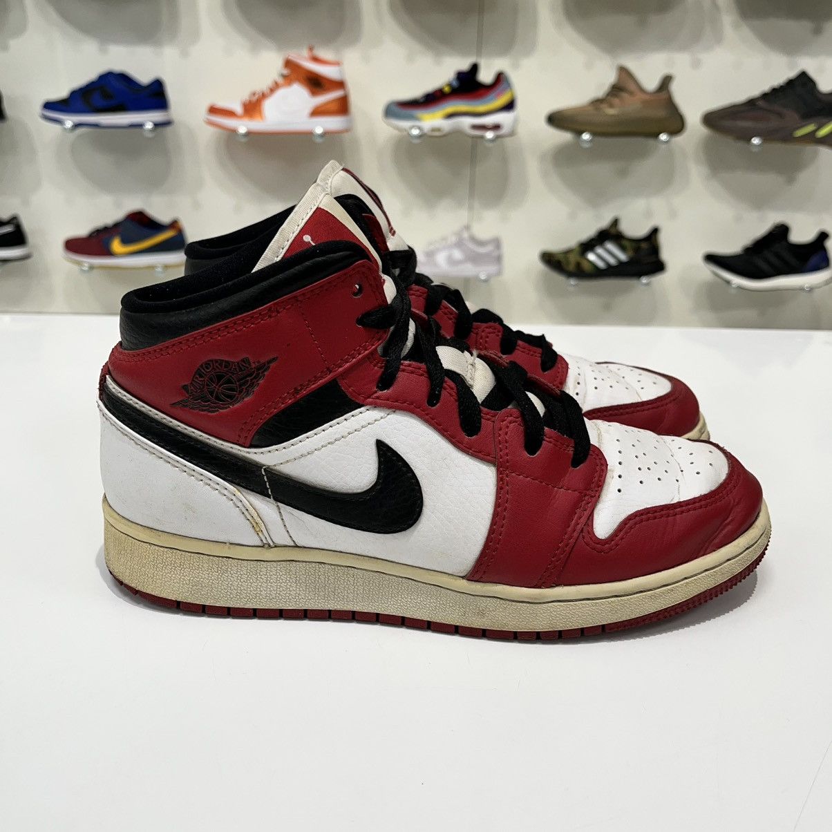 Nike Air Jordan 1 Mid Chicago (2020) (GS) Size US 5.5 / EU 38 - 7 Thumbnail