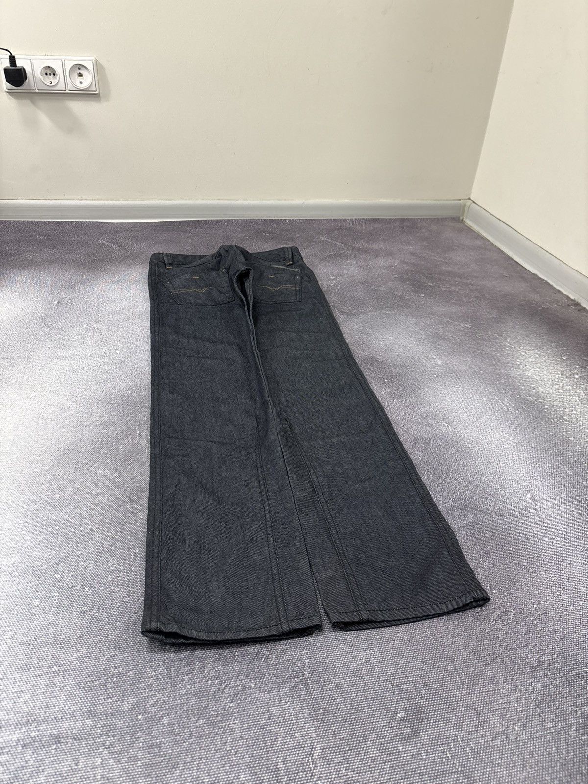 Diesel Diesel Darron Regular Slim Tapered NWT Men’s Denim Jeans Size US 27 - 16 Thumbnail