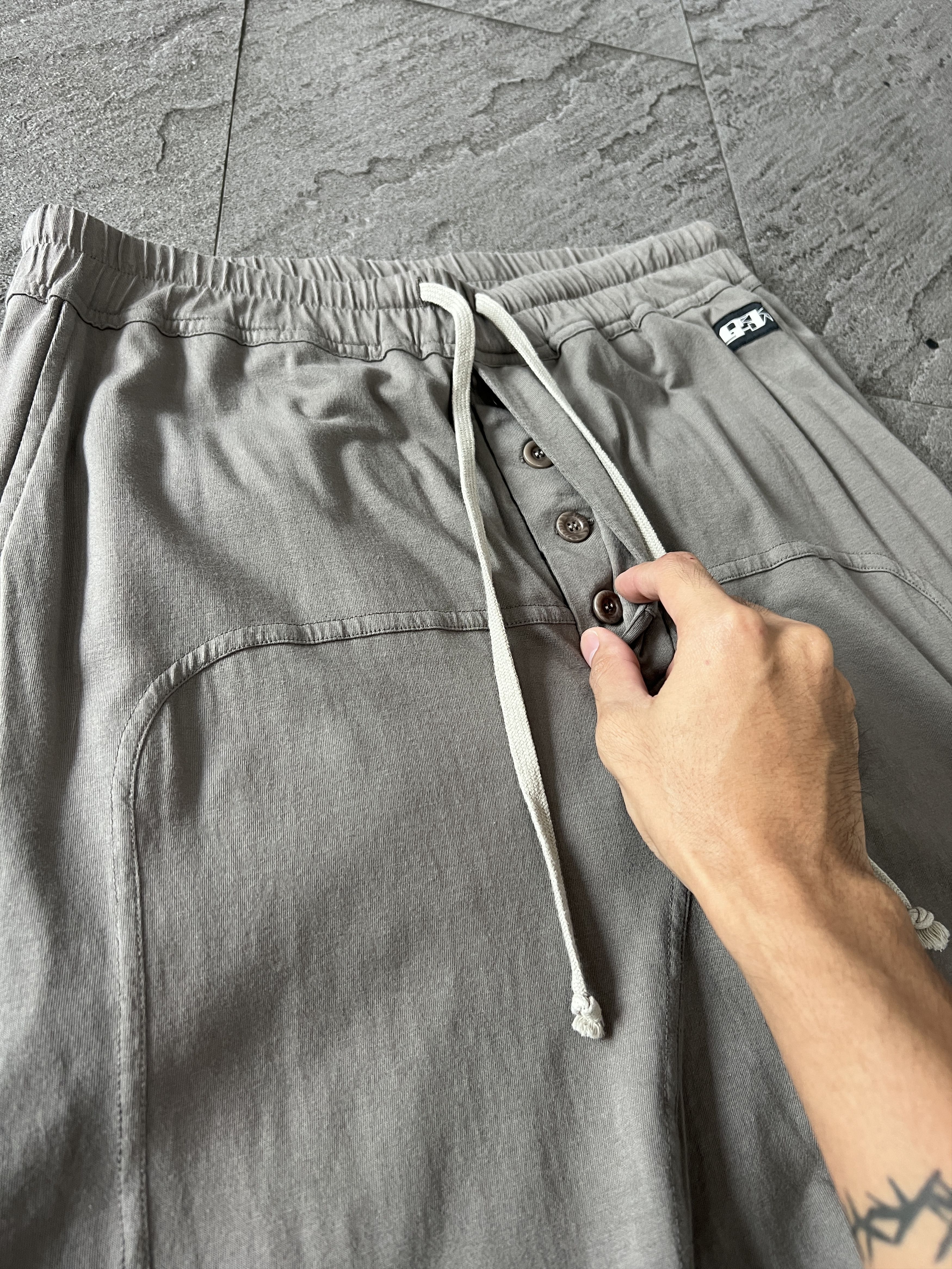 Rick Owens Drkshdw Rick Owens DRKSHDW Prisoner Pants Dust Joggers Size US 34 / EU 50 - 3 Thumbnail