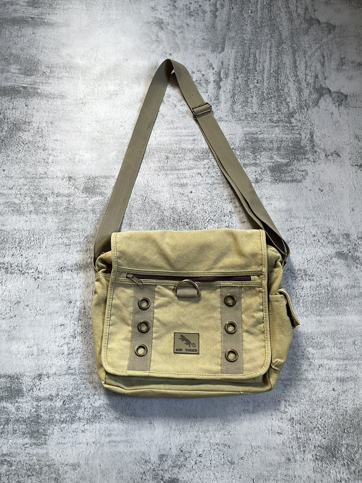 Japanese Brand 90s Y2K Crossbody Military Style Multipocket Messenger Bag Size ONE SIZE - 1 Thumbnail