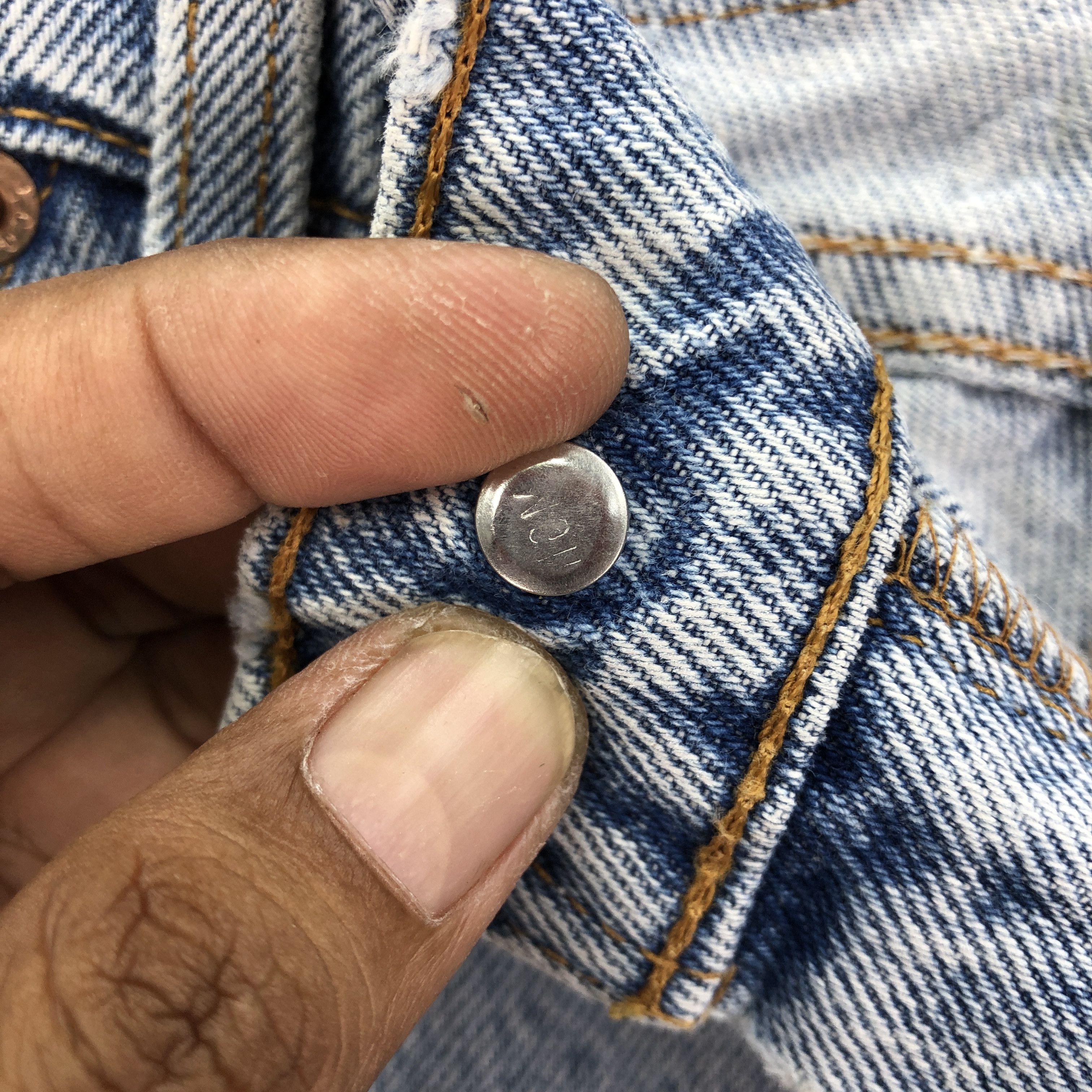 Levi's Vintage Levis 560 Distressed Jeans Levi'sLight Wash Denim Size 28" / US 6 / IT 42 - 9 Thumbnail