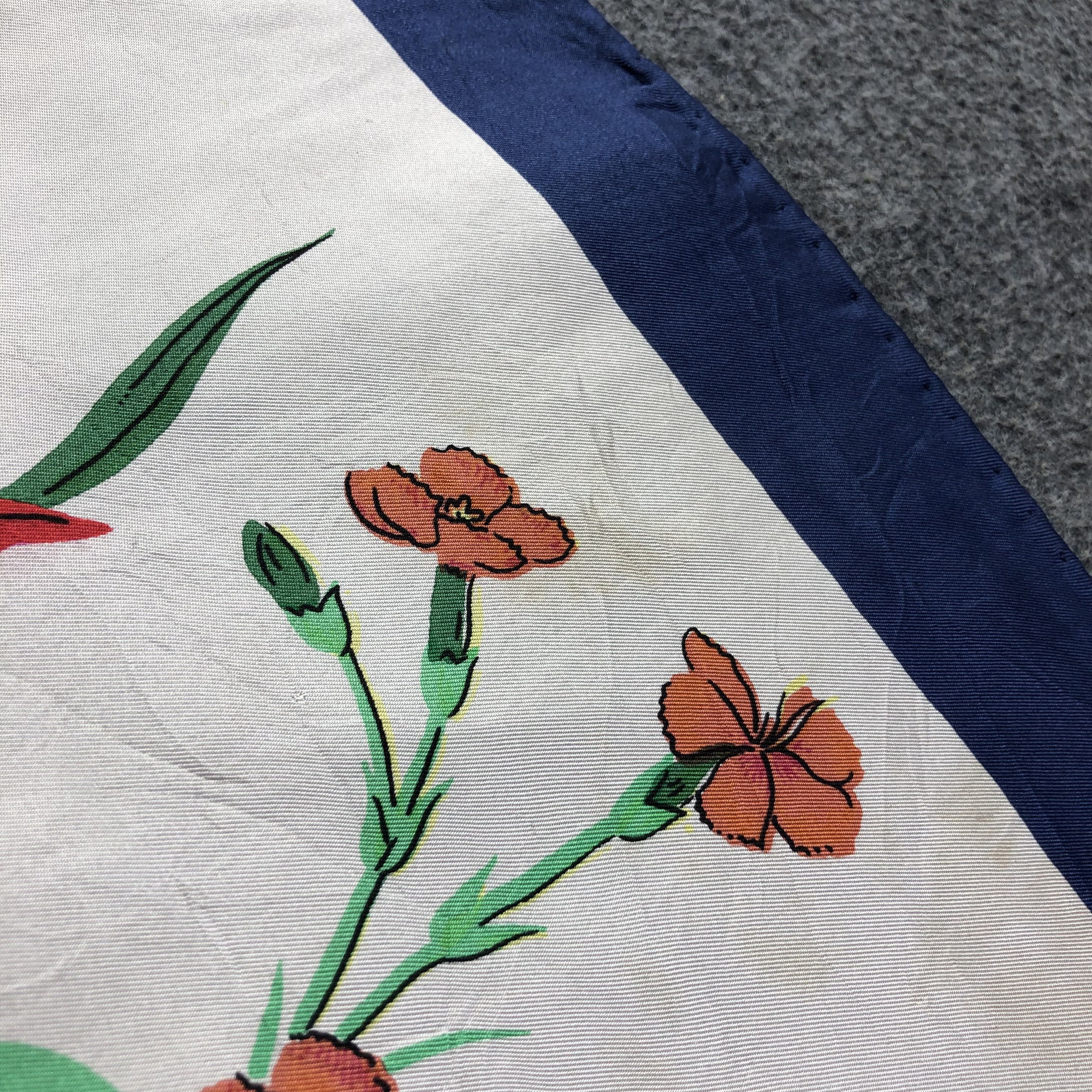 Japanese Brand Vintage Luxury Floral Hand Rolled Silk Scarf M715 Size ONE SIZE - 8 Thumbnail