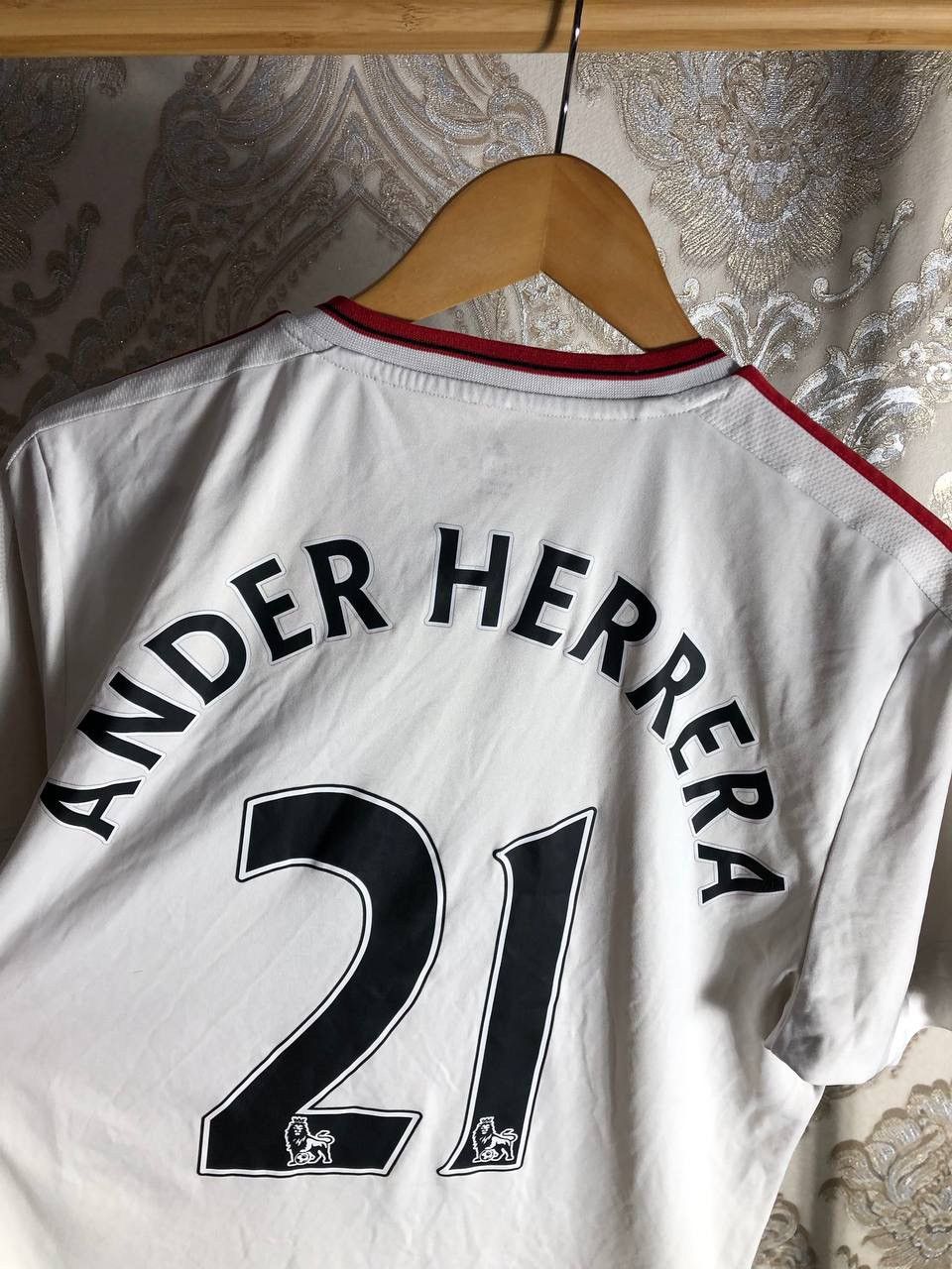 Adidas VINTAGE ADIDAS FC MANCHESTER UNITED ENGLAND SOCCER JERSEY Size US M / EU 48-50 / 2 - 12 Thumbnail