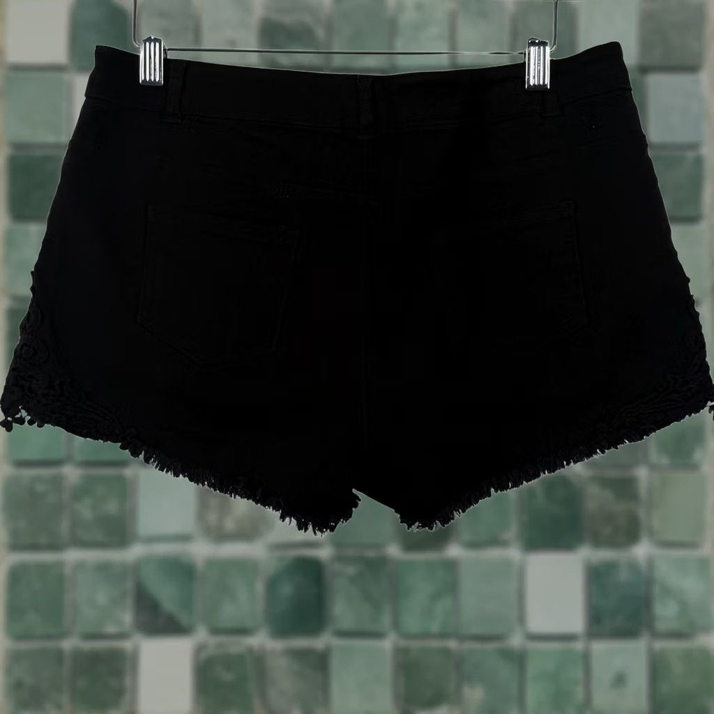 Vintage Ambiance Apparel Black Den im Shorts Cut-Off L Womens Boho Festival Crochet Lace Trim Denim Shorts Casual Party/Cocktail Girls? Size 24" / US 00 / IT 34 - 1 Thumbnail
