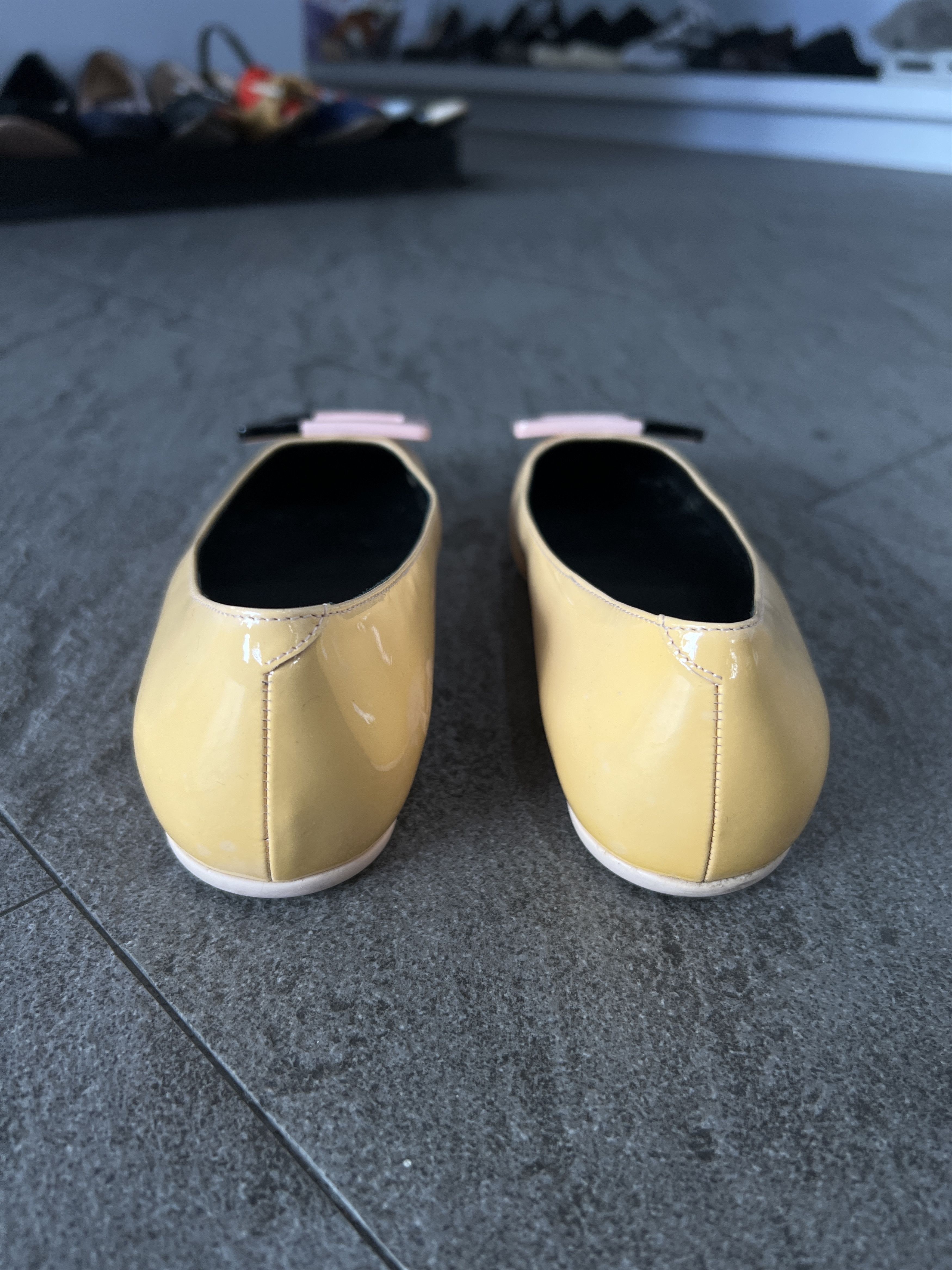 Roger Vivier Roger Vivier Gommette Patent Flats Yellow Size US 4.5 / IT 34.5 - 6 Thumbnail