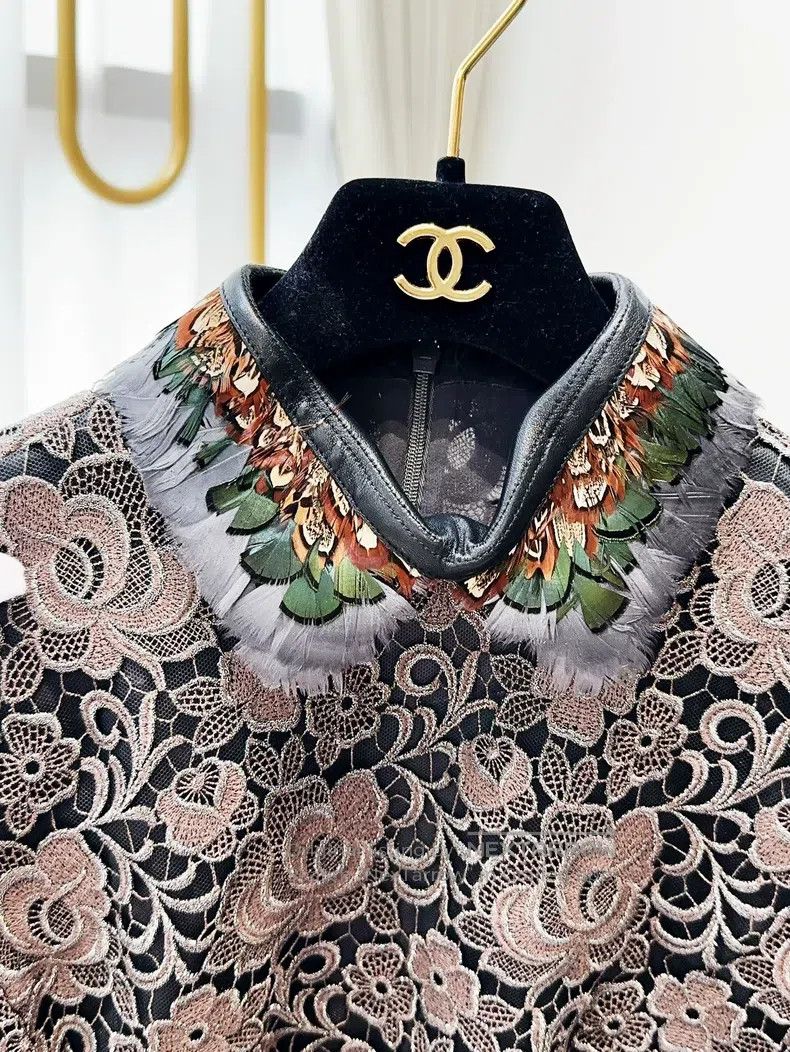 Other Valentino Coffee-coloured lace patched with feather collar Size M / US 6-8 / IT 42-44 - 3 Thumbnail