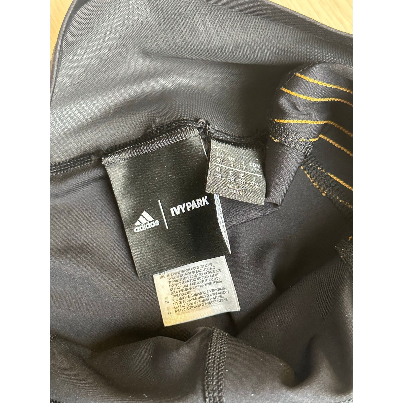 Ivy Park Adidas x Ivy Park Black and Gold Leggings - Size S - Mint Size 26" / US 2 / IT 38 - 6 Thumbnail