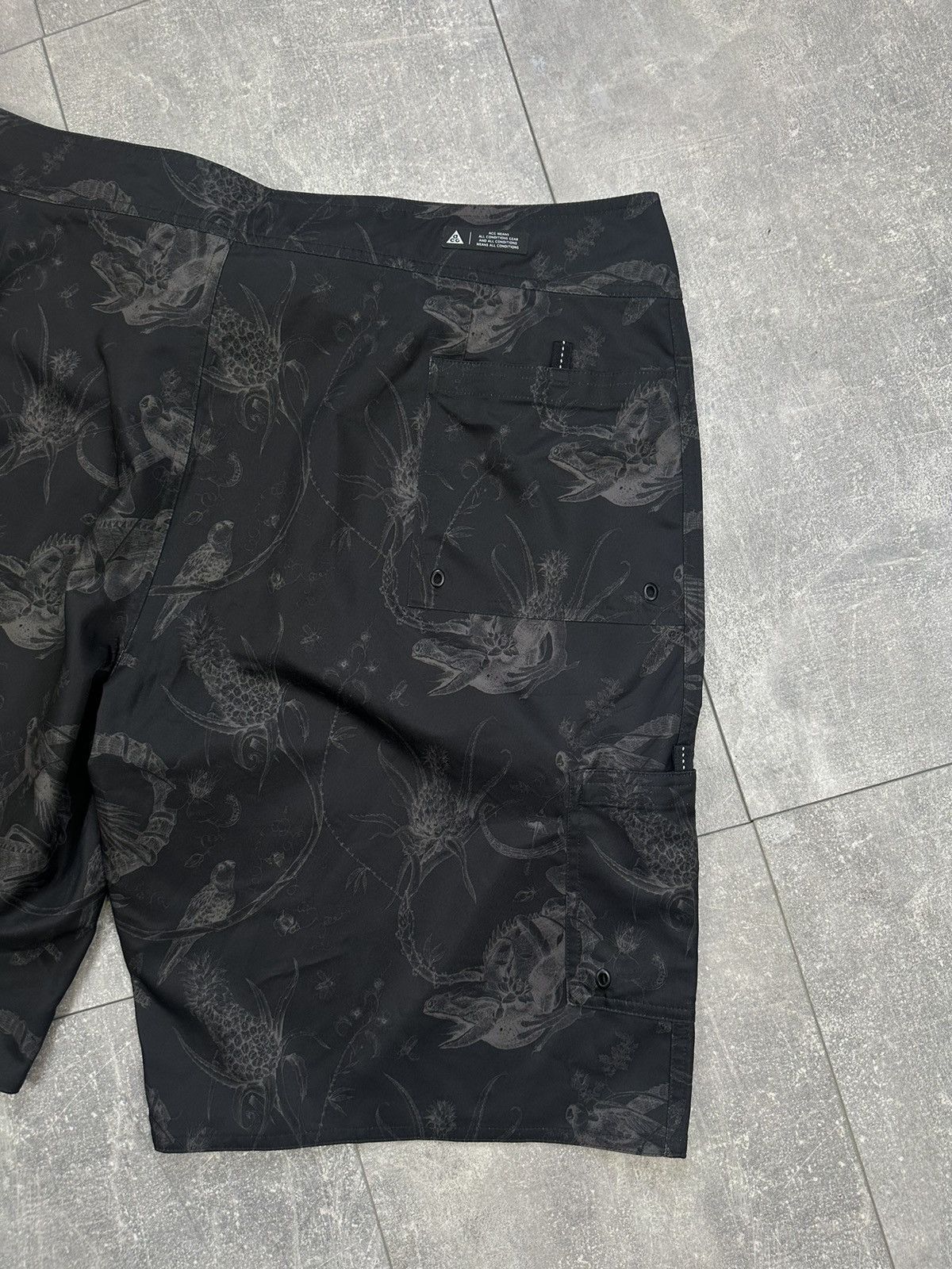 Nike Nike ACG Vintage Outdoor Fish Print Shorts Size US 38 / EU 54 - 5 Thumbnail