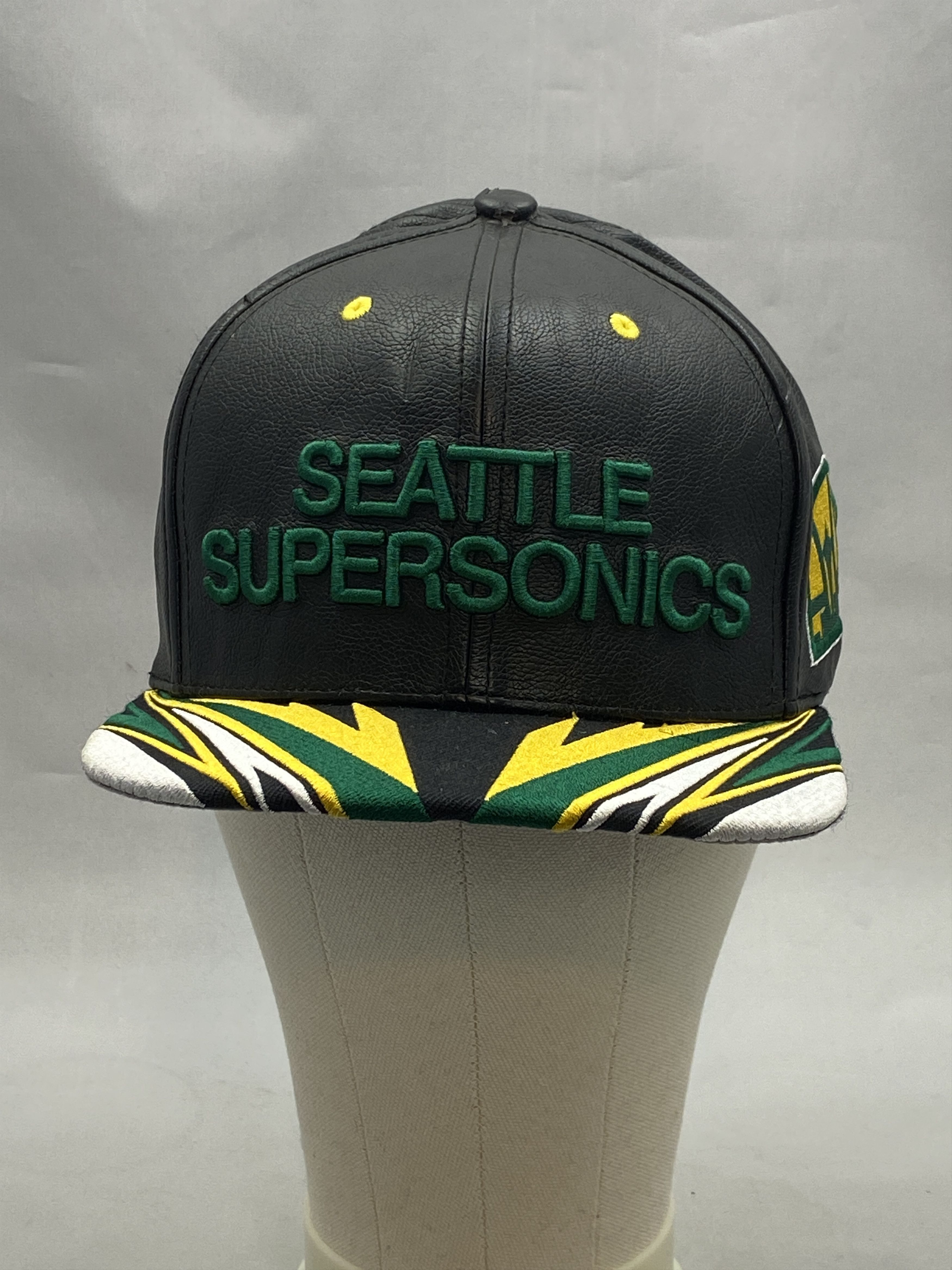 Mitchell & Ness × NBA SEATTLE SUPERSONICS Hat Snapback Logo Flat Brim Faux Leather Size ONE SIZE - 1 Thumbnail