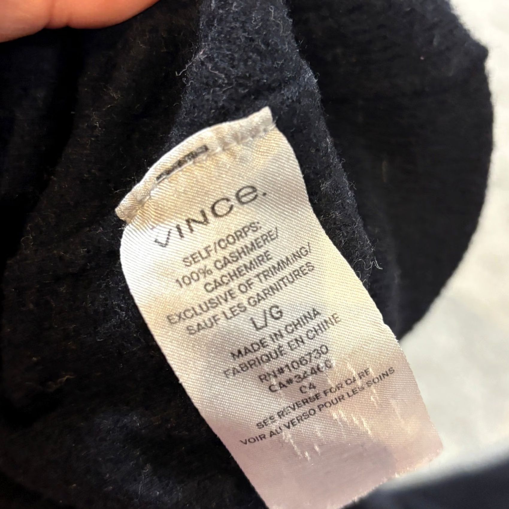 Vince Vince Mens Sweater V-Neck 100% Cashmere Navy Blue L Large Pullover Classic Knit Cashmere Lightweight Breathable All Seasons Mens Size US L / EU 52-54 / 3 - 6 Thumbnail