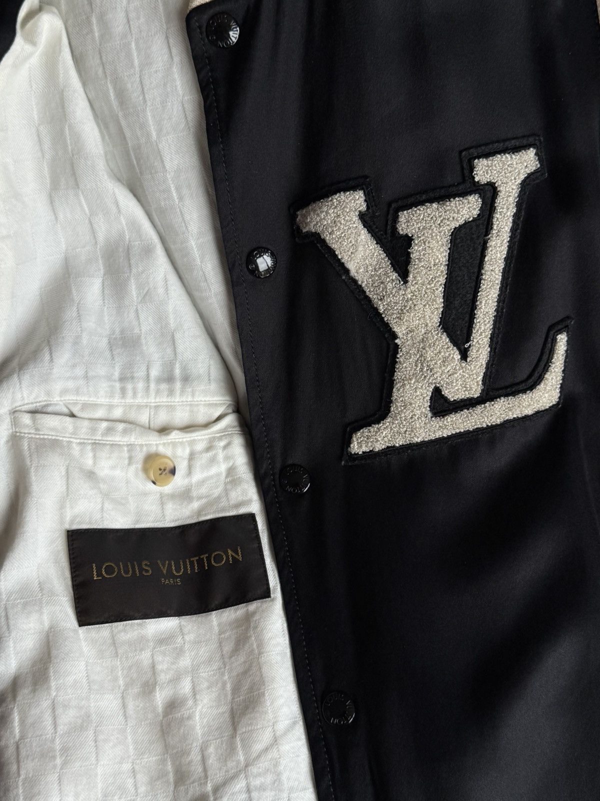 Louis Vuitton Louis Vuitton Silk Embroidered Runway Logo Varsity Jacket Size US XL / EU 56 / 4 - 3 Thumbnail