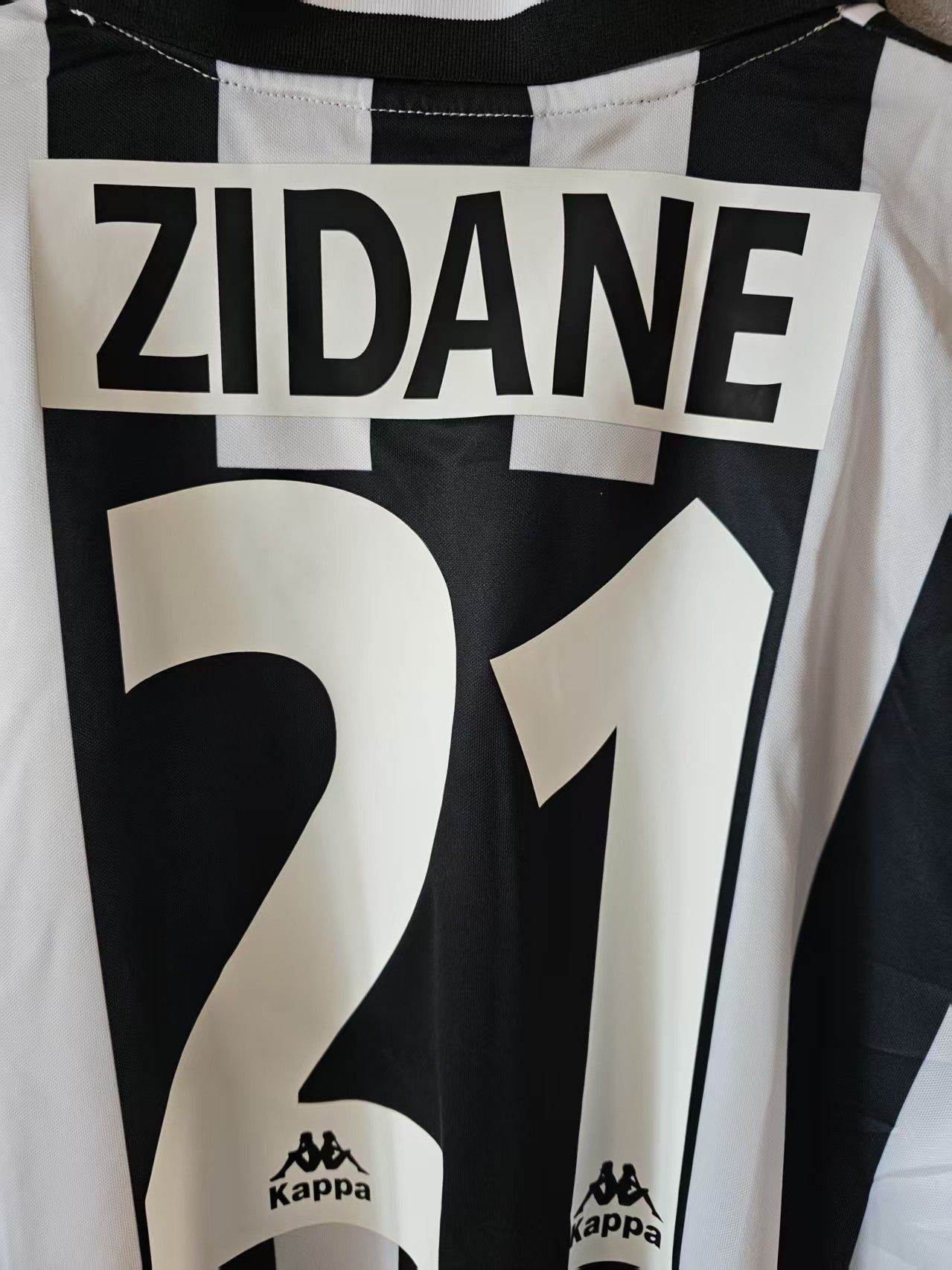 Other 1995 1997 Juventus 21 Zidane Jersey Home Size US L / EU 52-54 / 3 - 5 Thumbnail