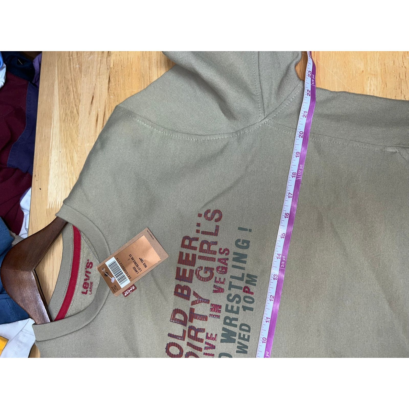 Levi's Levi Red Tab Sweatshirt Levi's Cold Beer Dirty Girls NWT Size US L / EU 52-54 / 3 - 10 Thumbnail