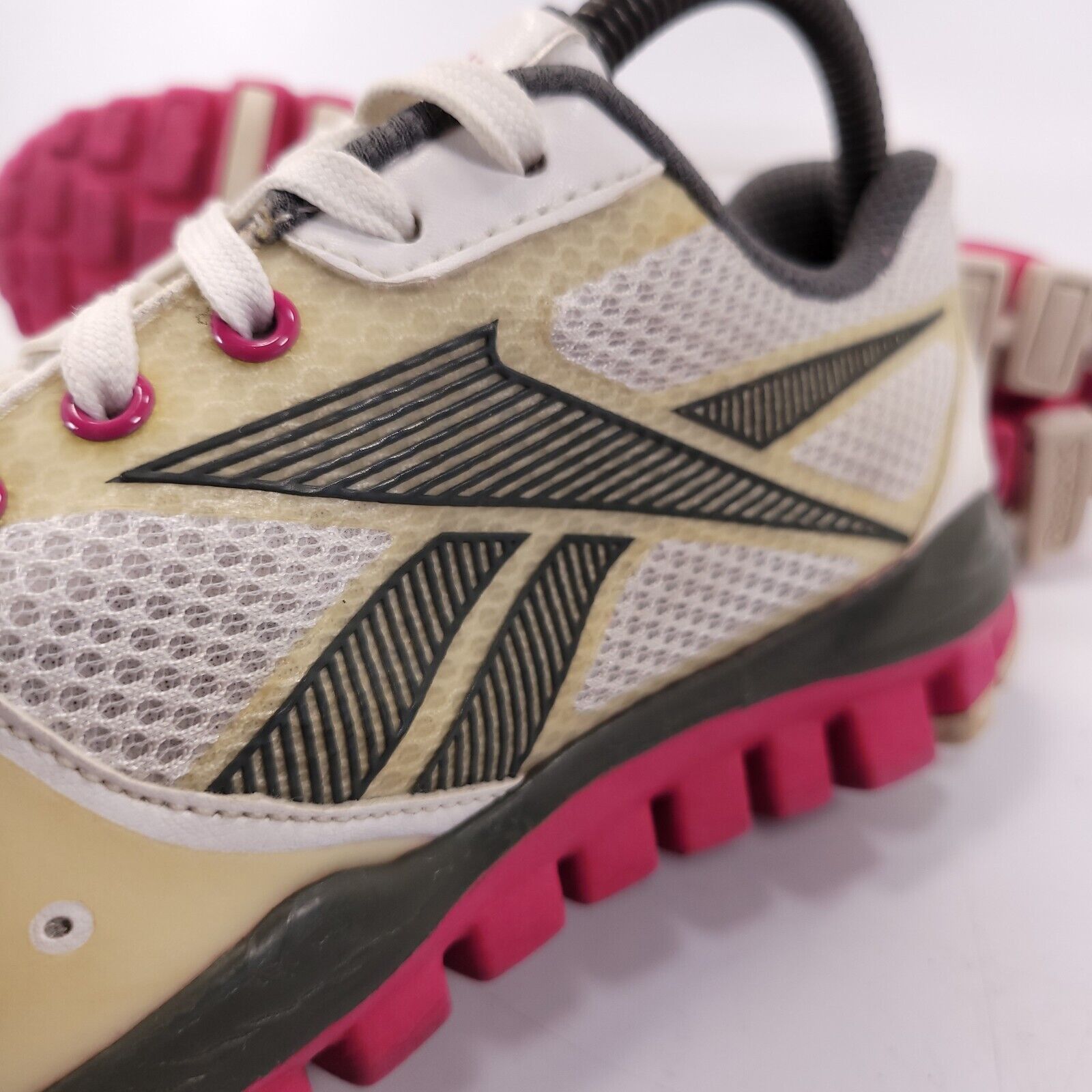 Reebok Reebok ZigFly Zignano Athletic Shoe Womens Size 8 J90052 Size US 8 / IT 38 - 8 Thumbnail