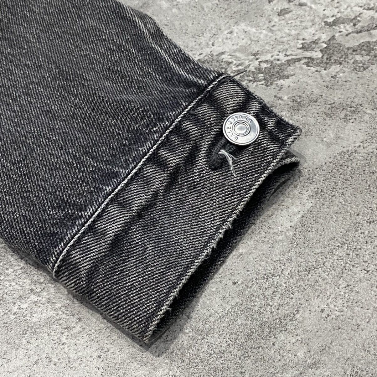 Balenciaga Balenciaga Back Logo Denim Jacket Distressed Size US M / EU 48-50 / 2 - 6 Thumbnail